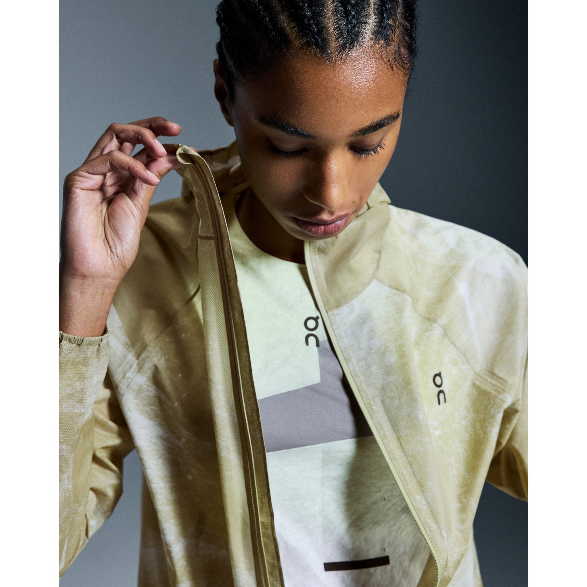 On Ultra Jacket White | Caper
