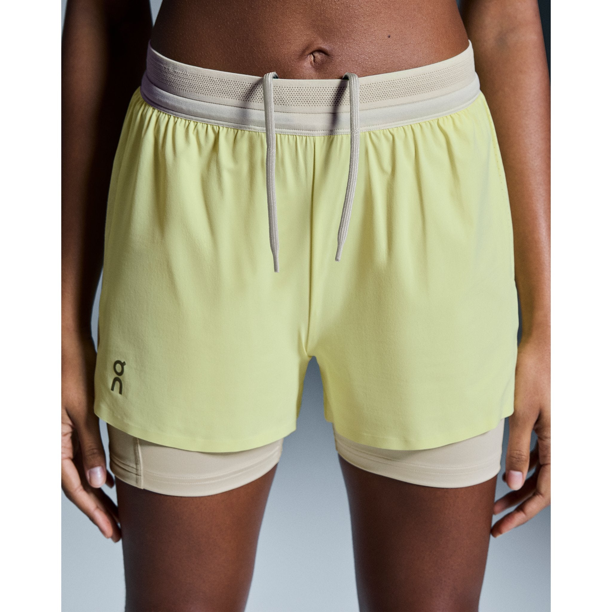 On 3" Performance 2/1 Shorts Limelight | Sand