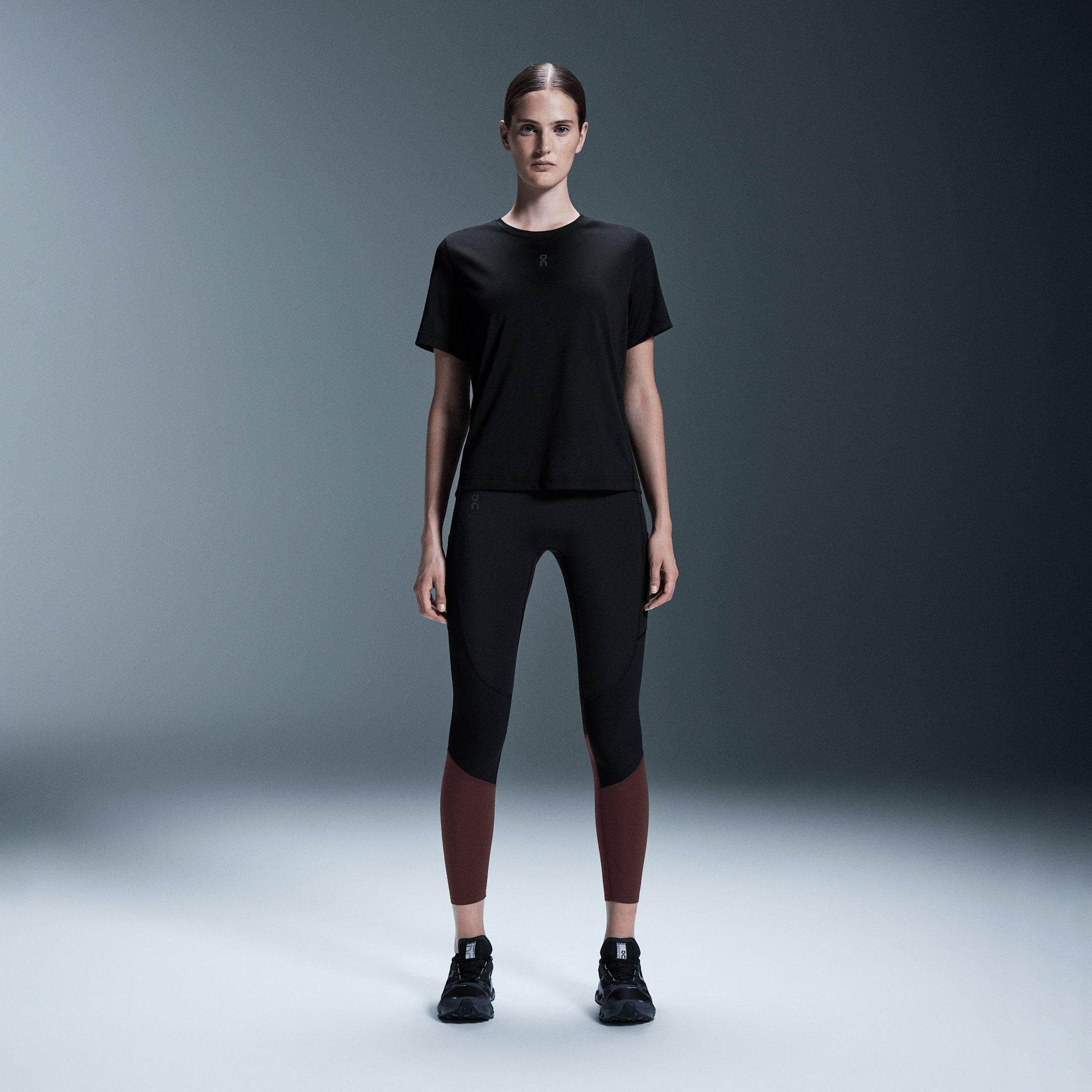 On Trek Tight Black | Mulberry