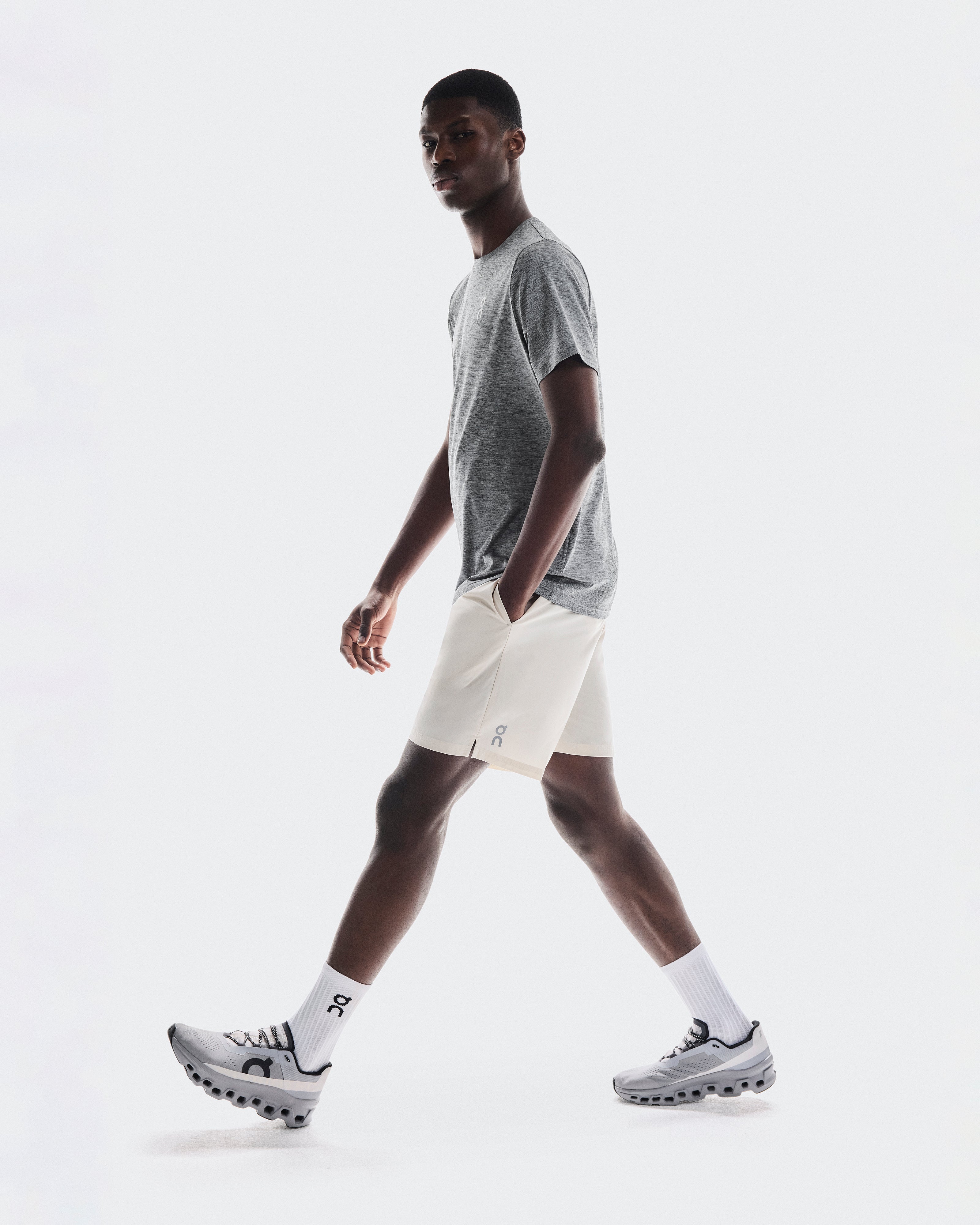 On 7" Core Shorts Sand