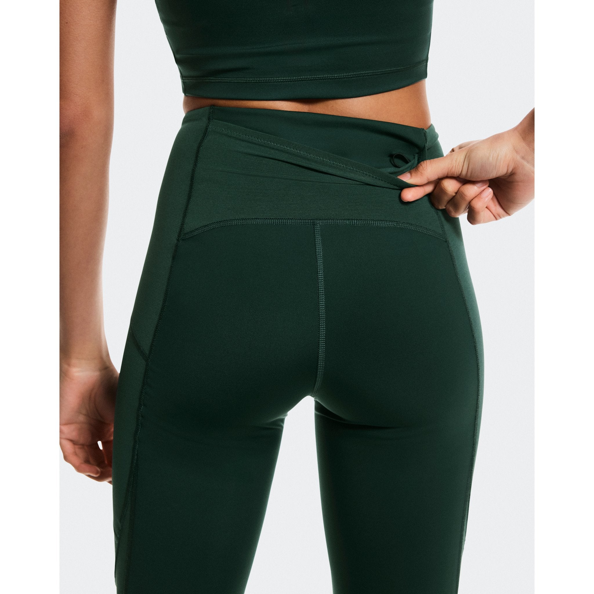 On Train Volt Tights 7/8 Obsidian