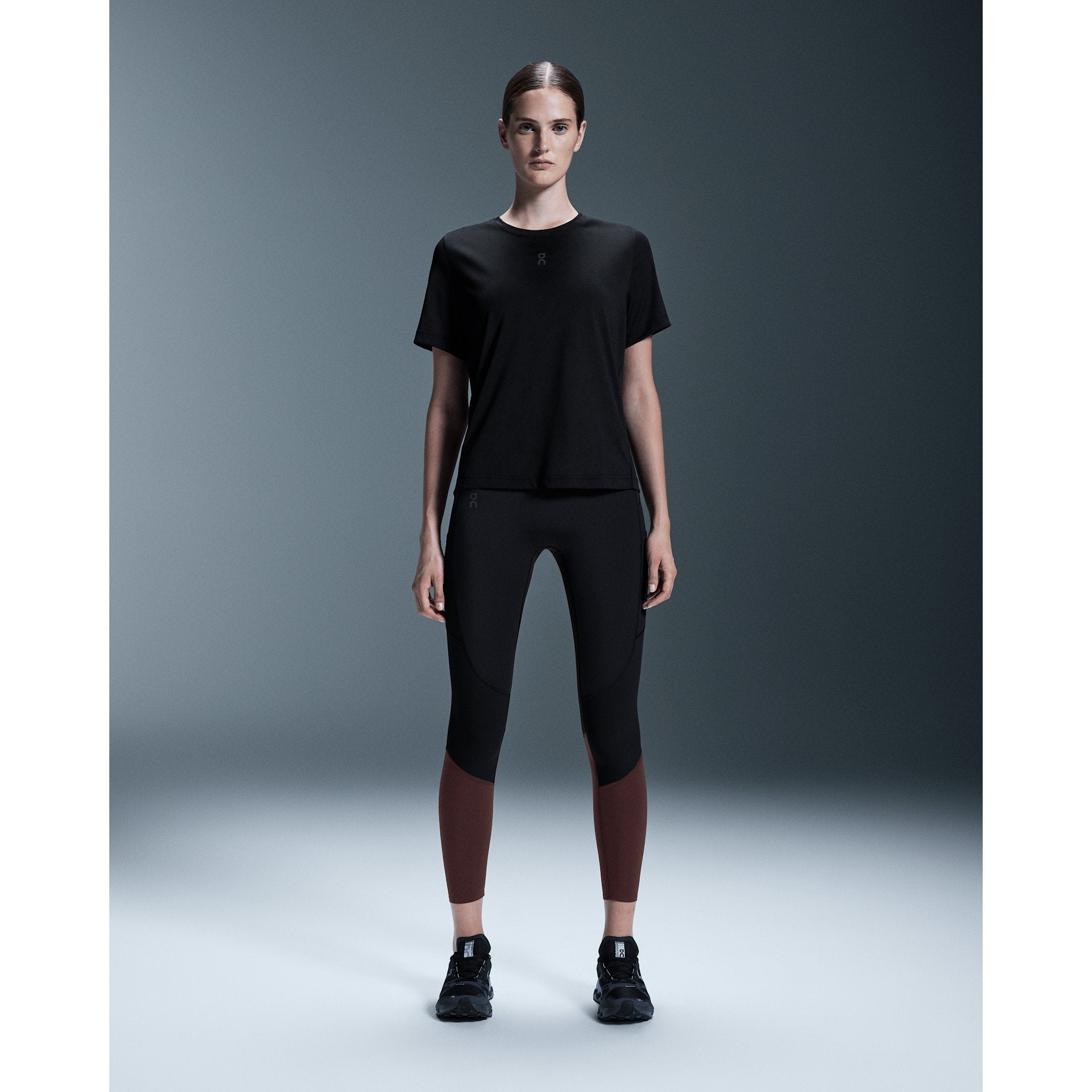 On Trek Tight Black | Mulberry