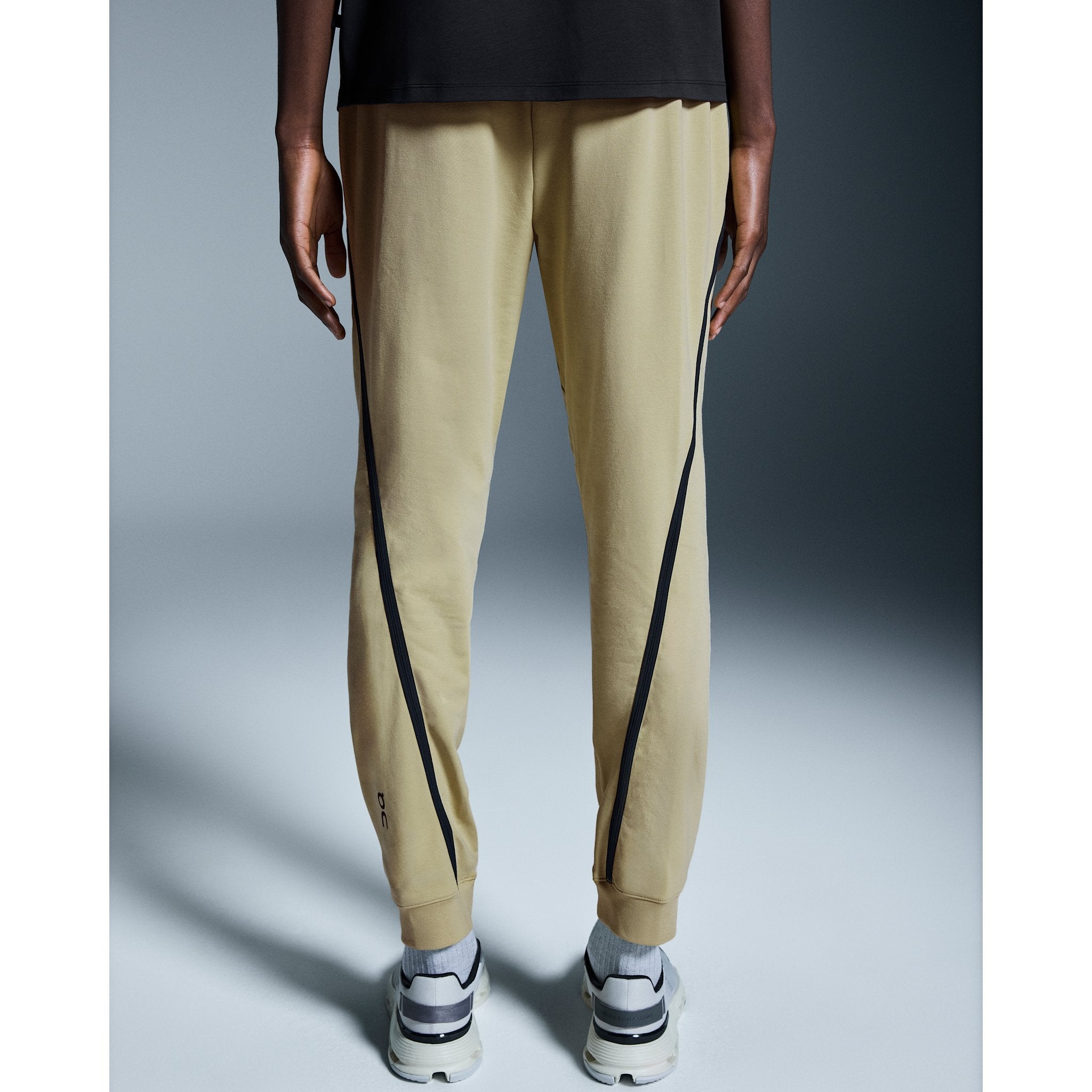 On Studio Joggers Caper