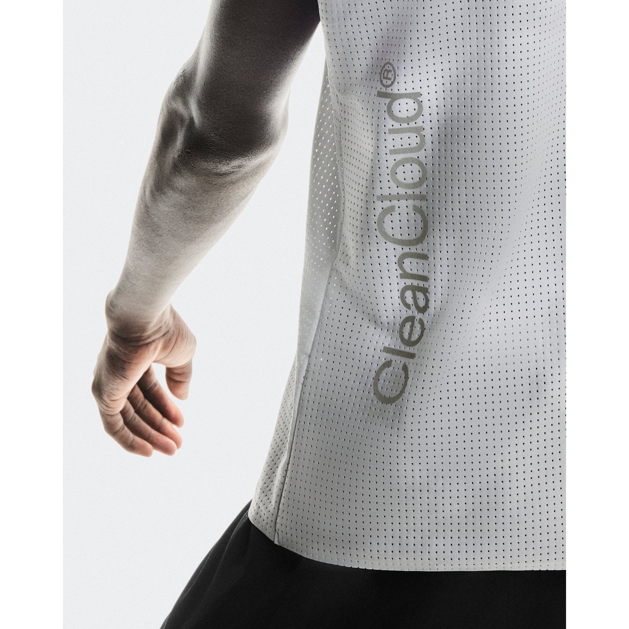 On Pace Tank Glacier | White