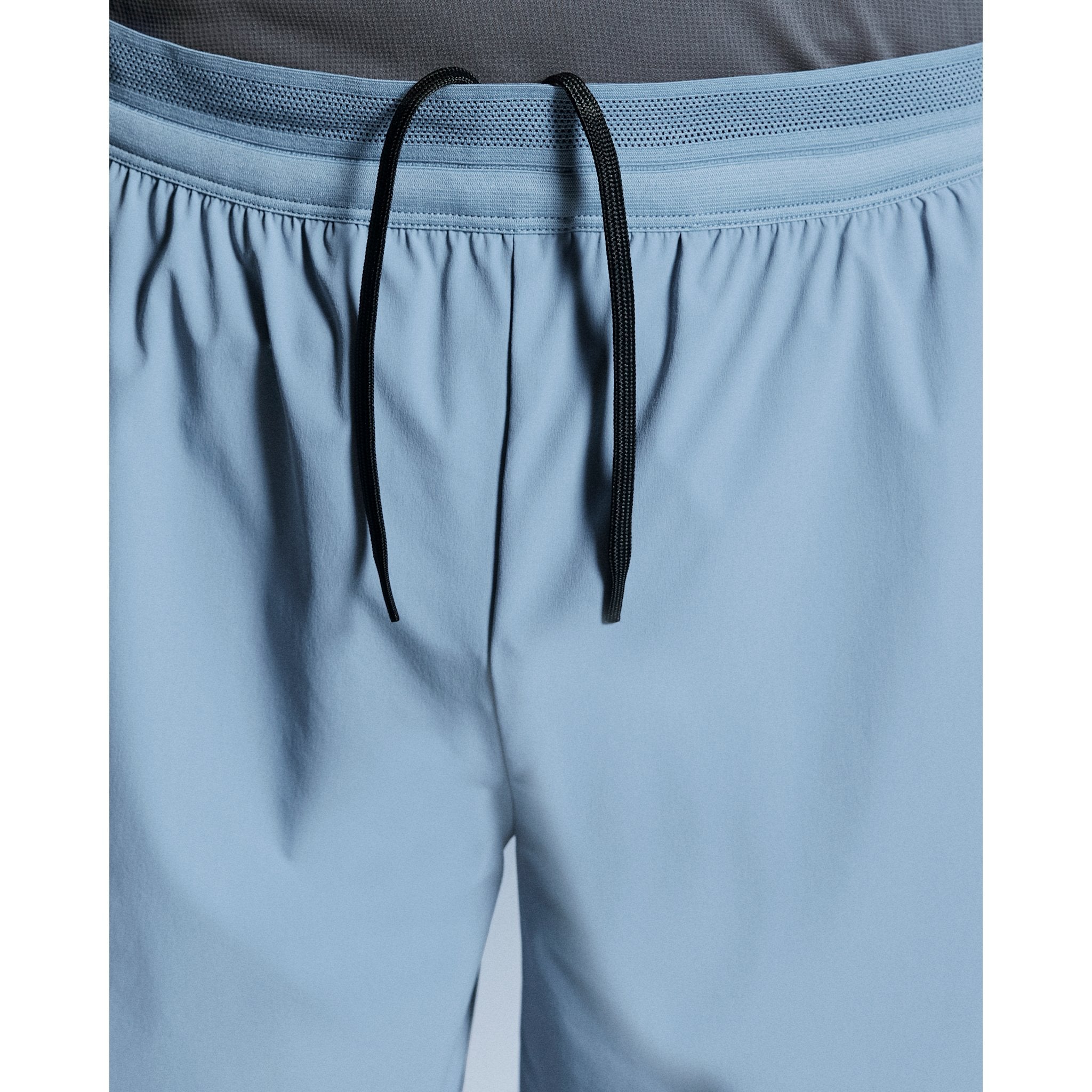 On 7" Performance Shorts Chambray