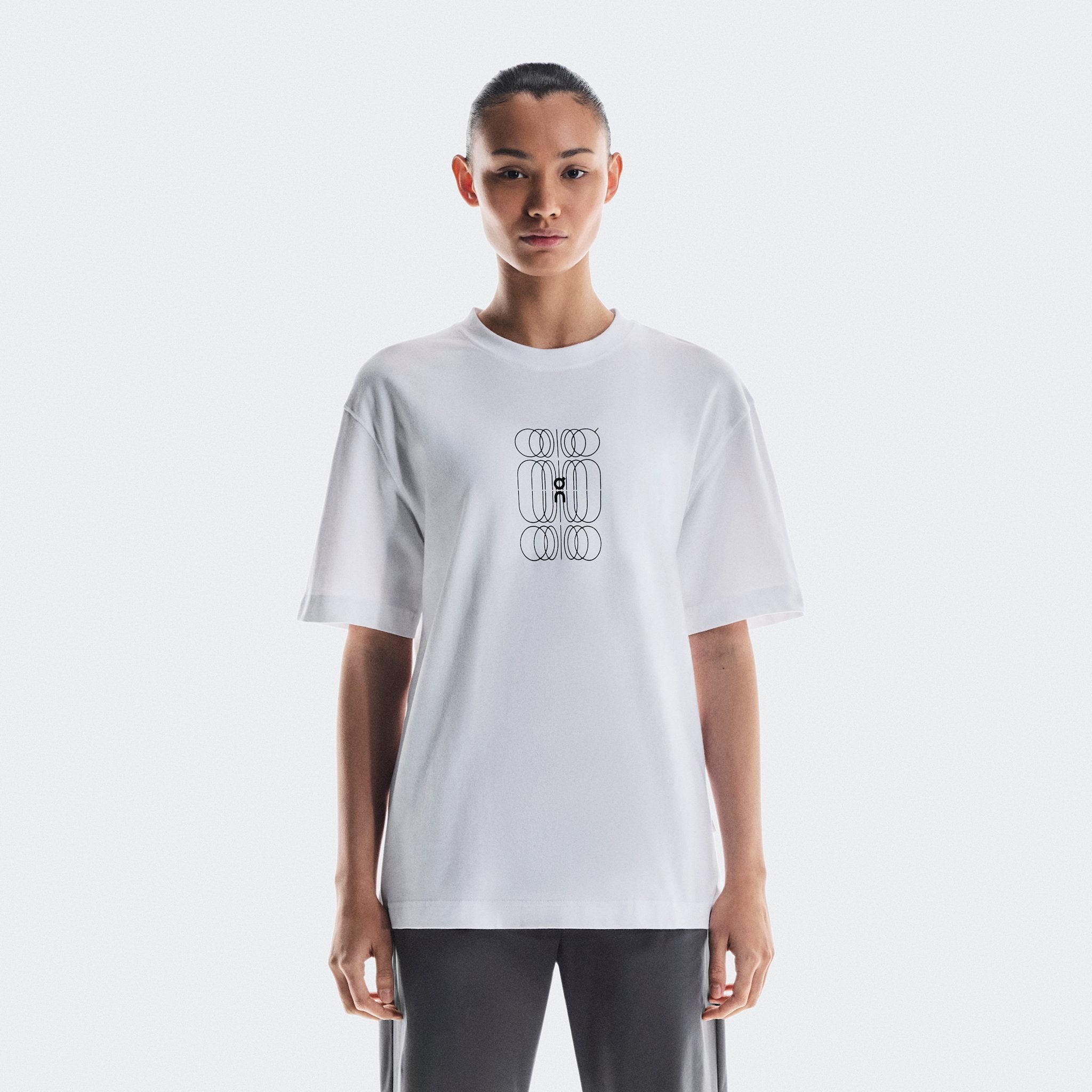 On Club-T Graphic White | Black