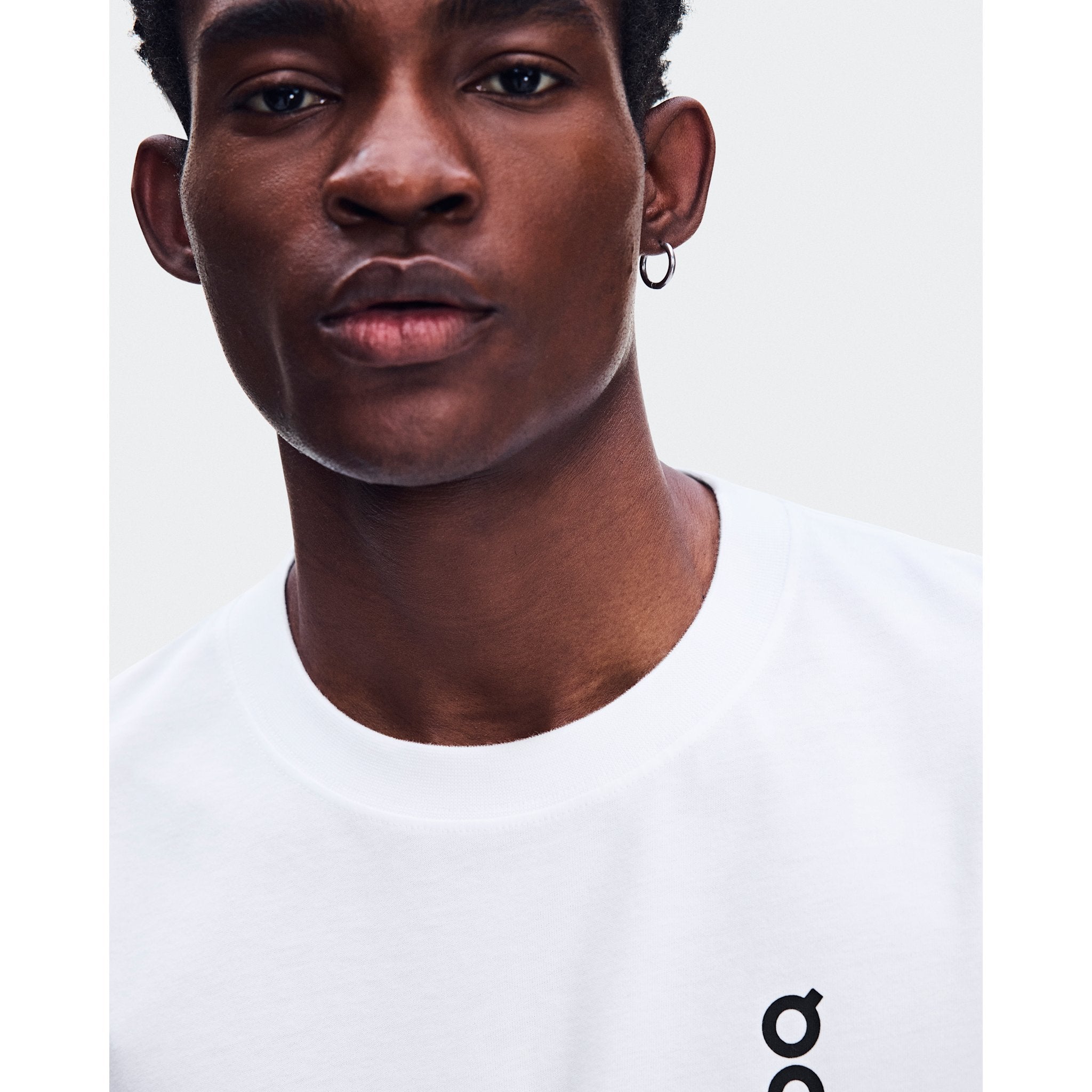 On Club-T Glow White