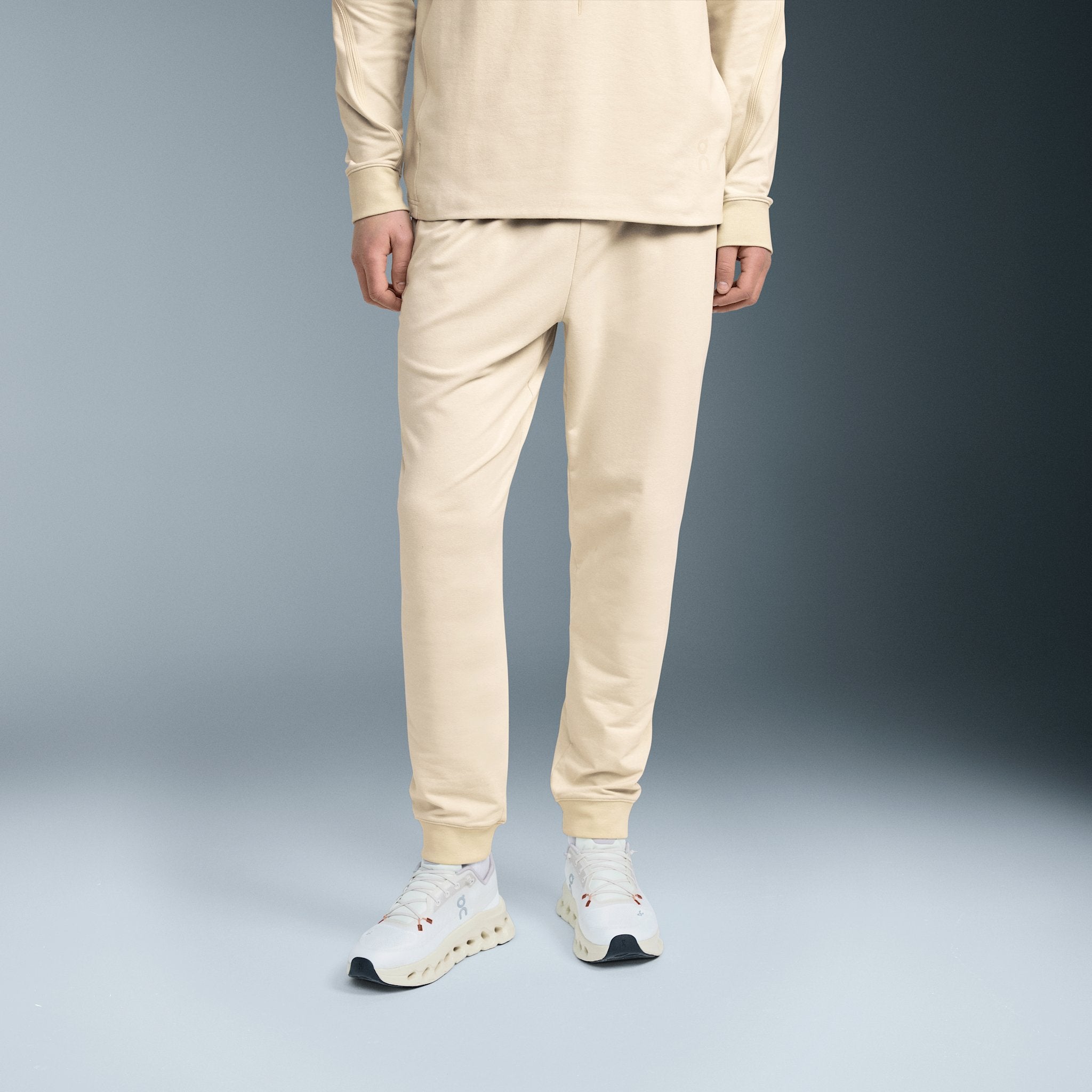 On Movement Joggers Sand