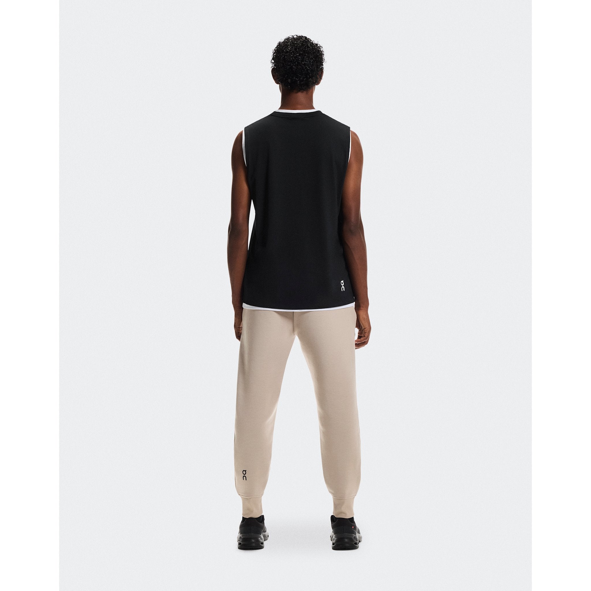 On Focus Tech Sweatpants Desert