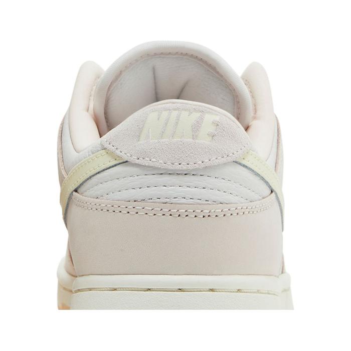 Nike Wmns Dunk Low 'Light Soft Pink'