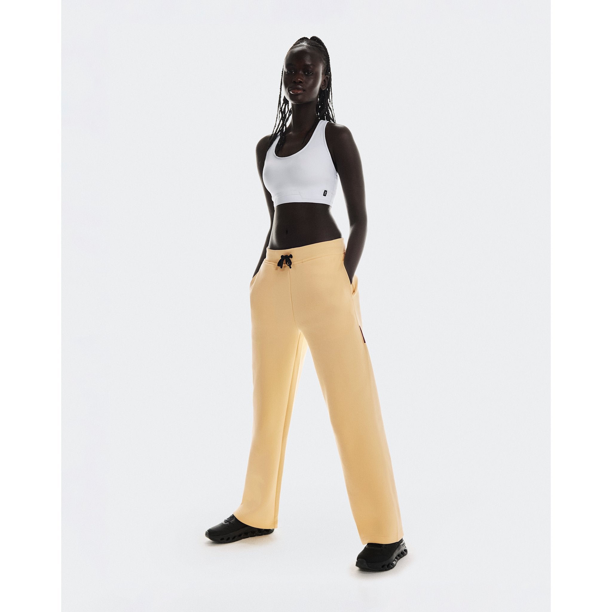 On Focus Tech Sweatpants Nectar