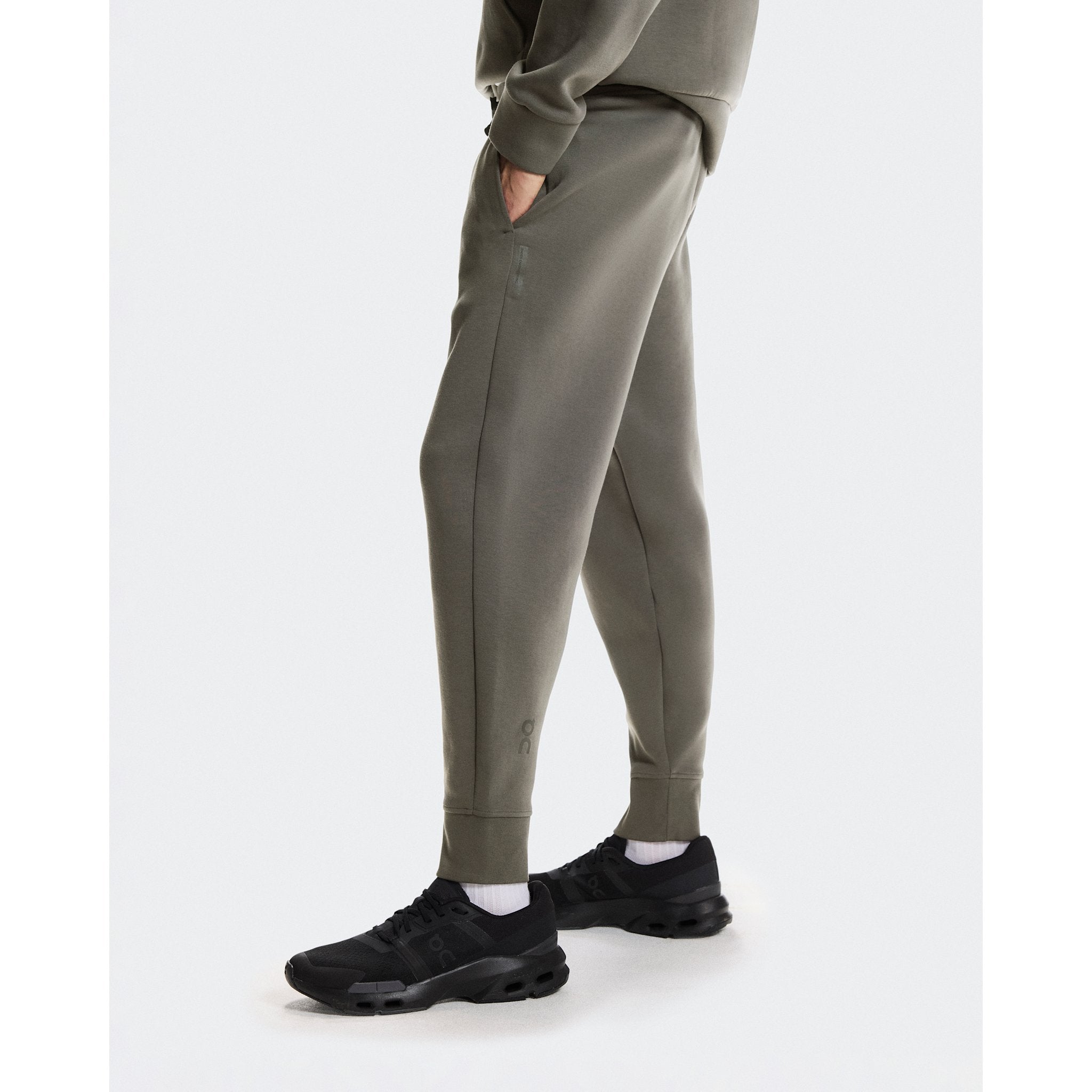 On Focus Tech Sweatpants Shadow