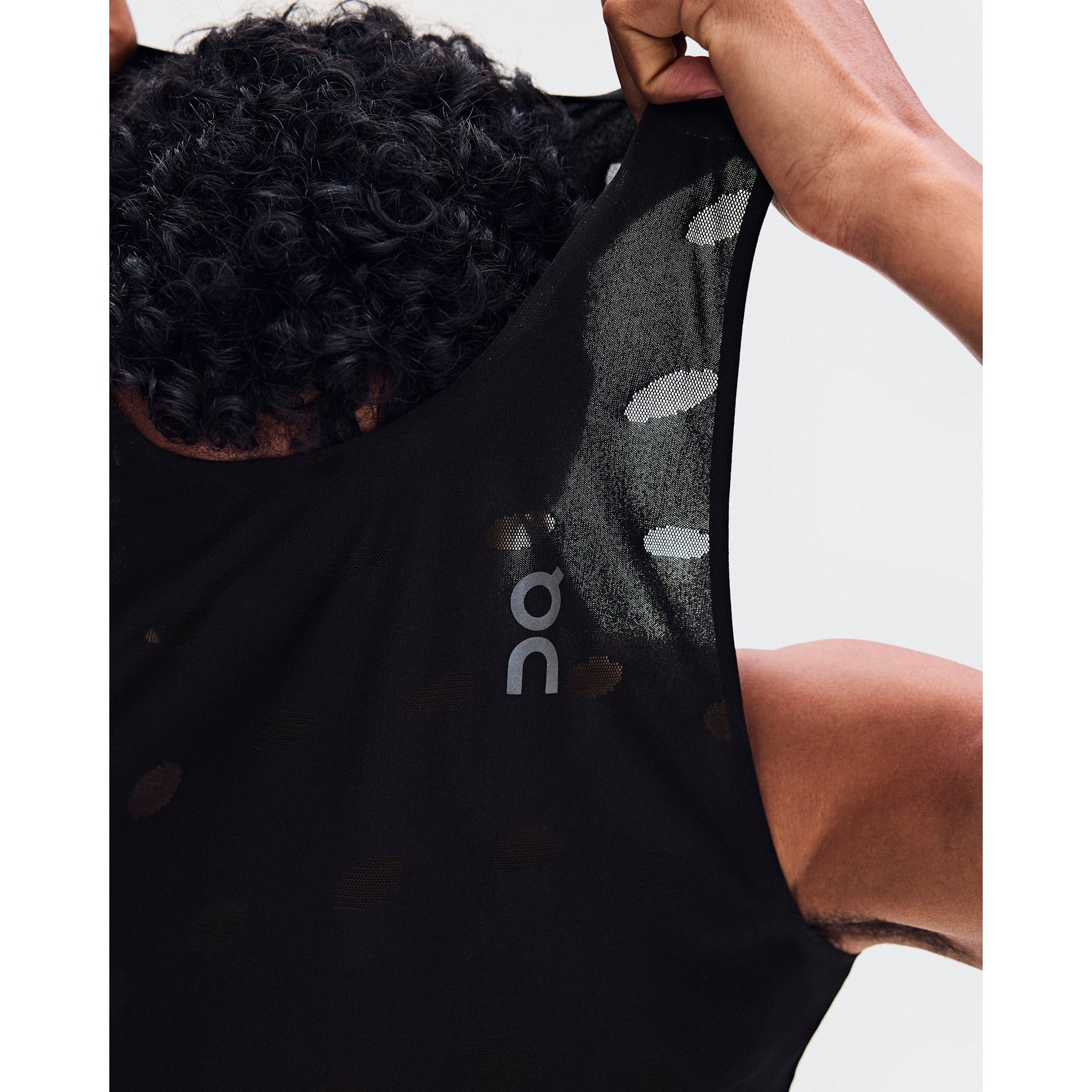 On Zero Tank Breathe Black