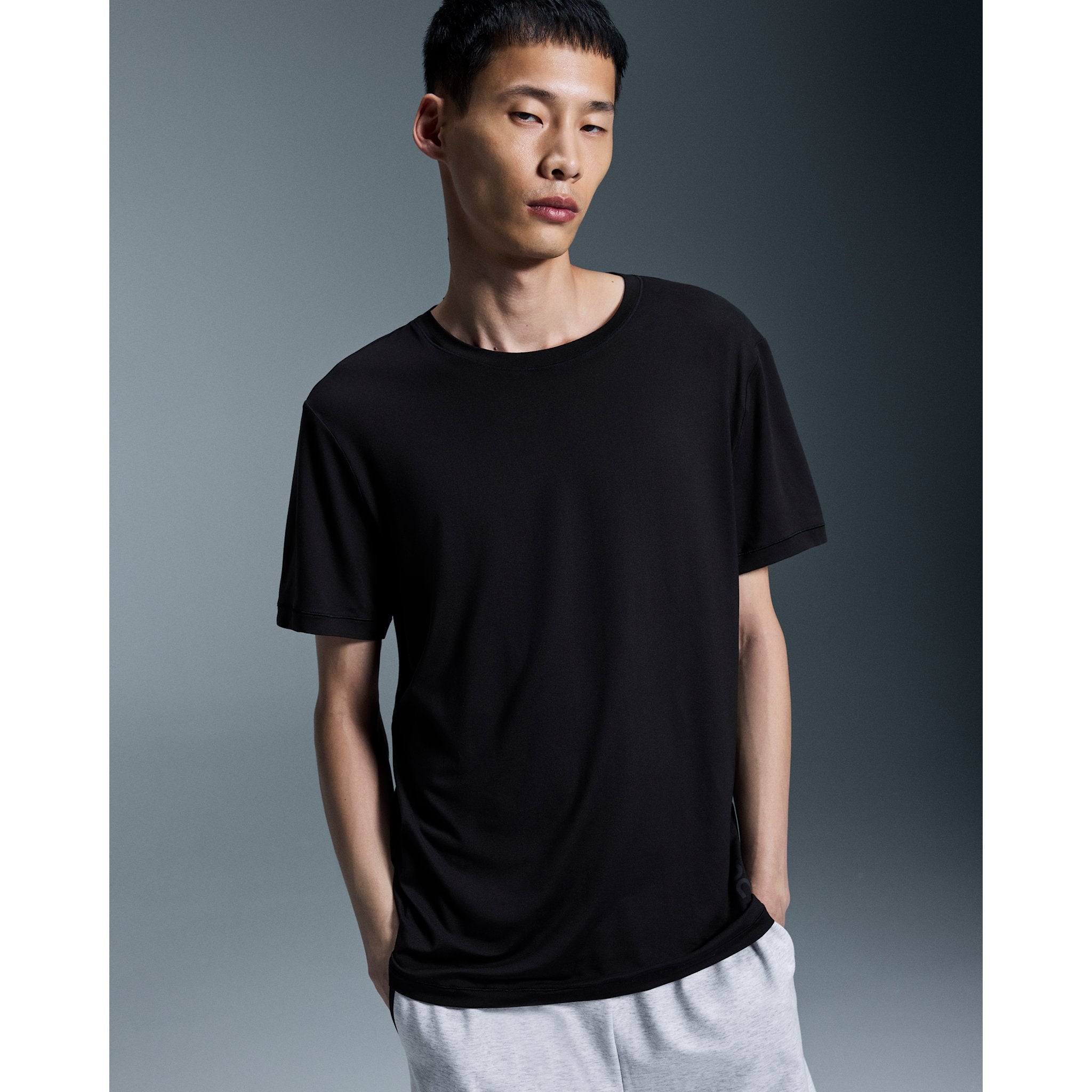 On Studio-T Black