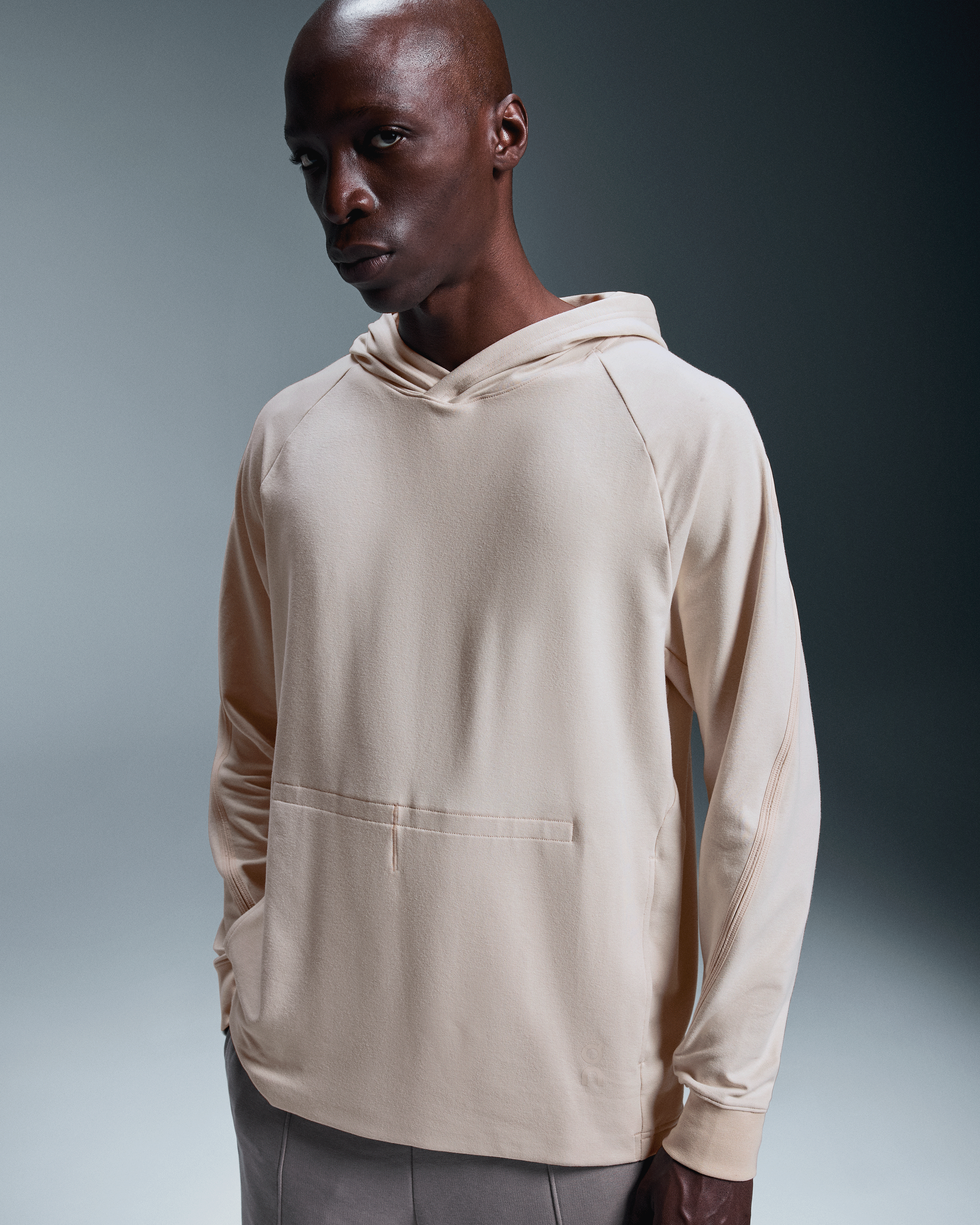 On Movement Hoodie Sand