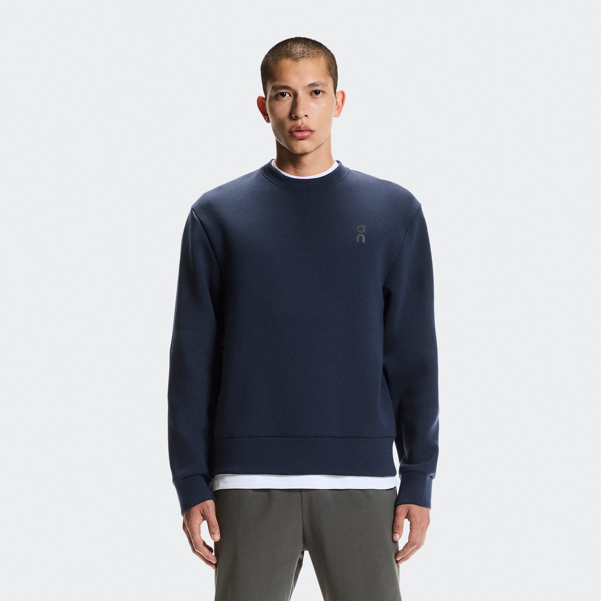 On Focus Tech Crew Navy