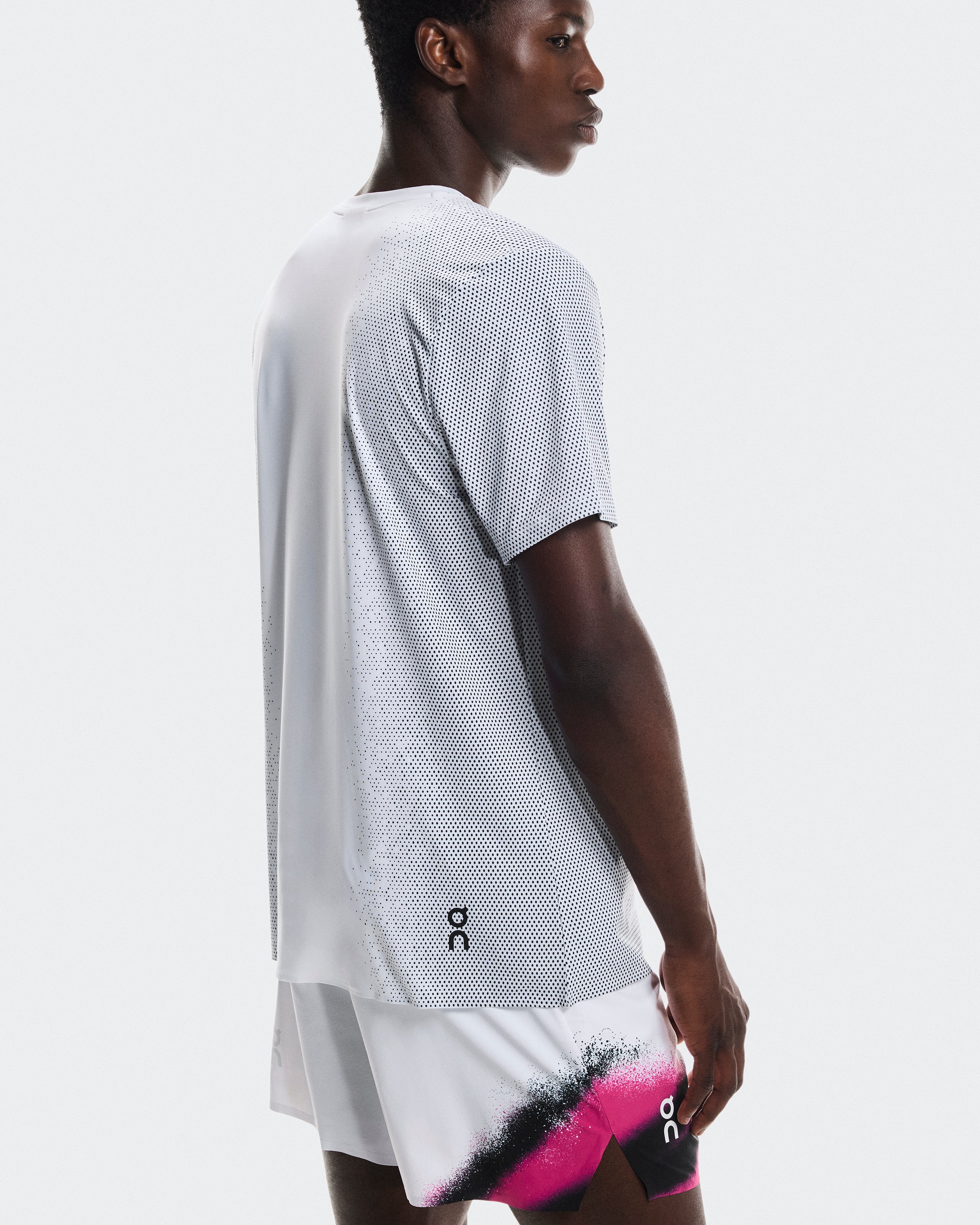 On Court-T White | Dim