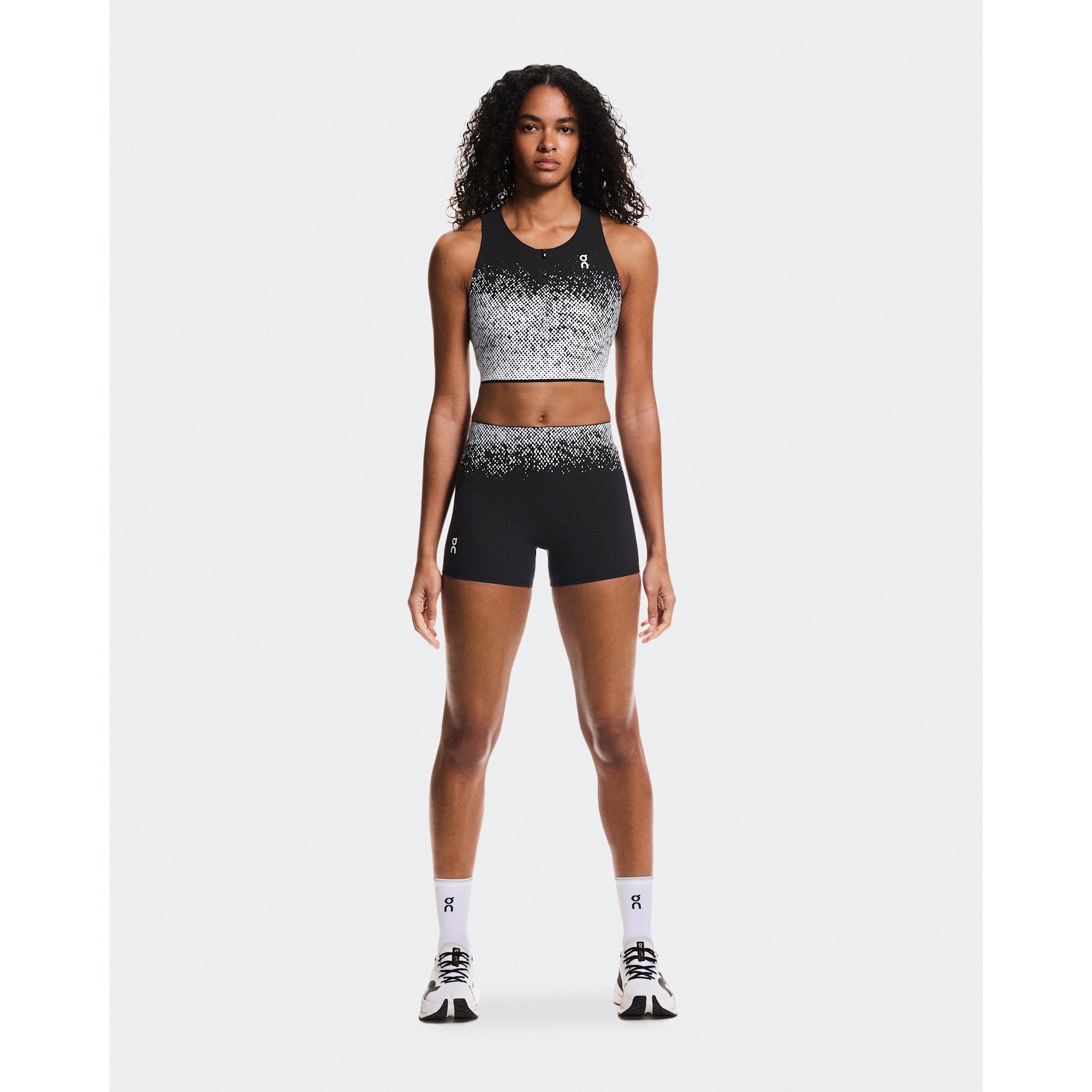 On Zero Crop White | Black