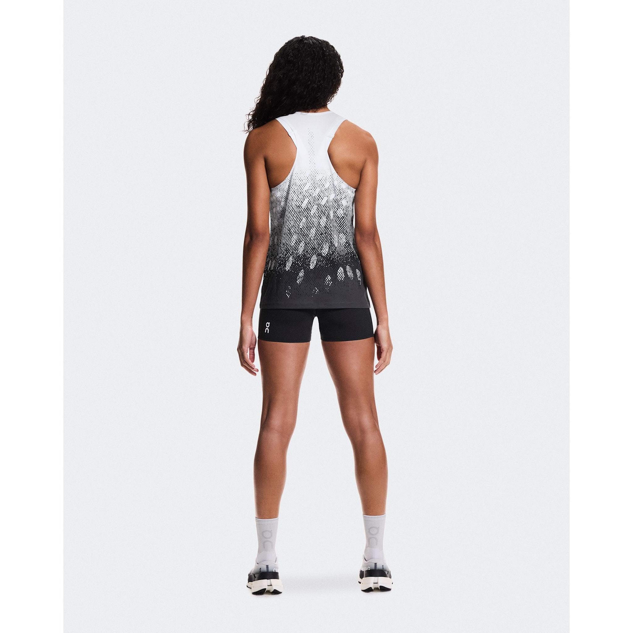 On Zero Singlet White | Iron