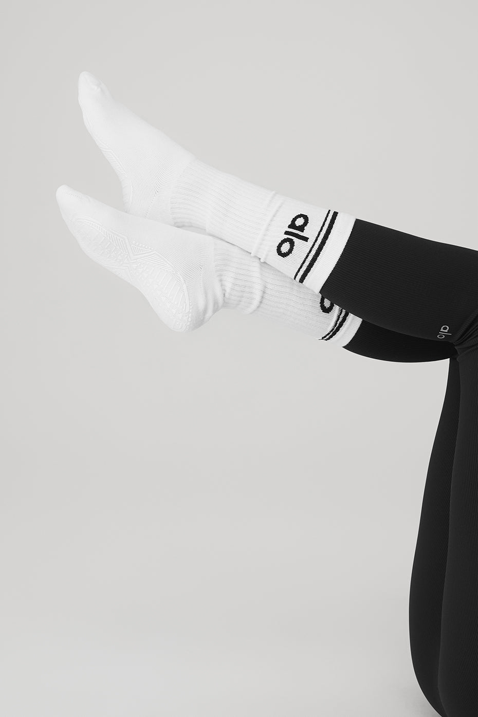Alo Yoga Women's Throwback Barre Sock - White/Black