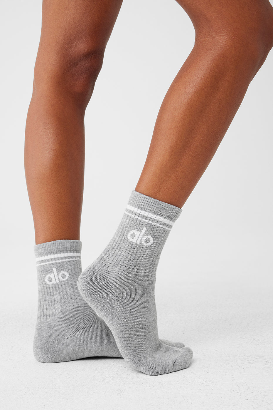 Alo Yoga Unisex Half-Crew Throwback Sock - Athletic Heather Grey/White