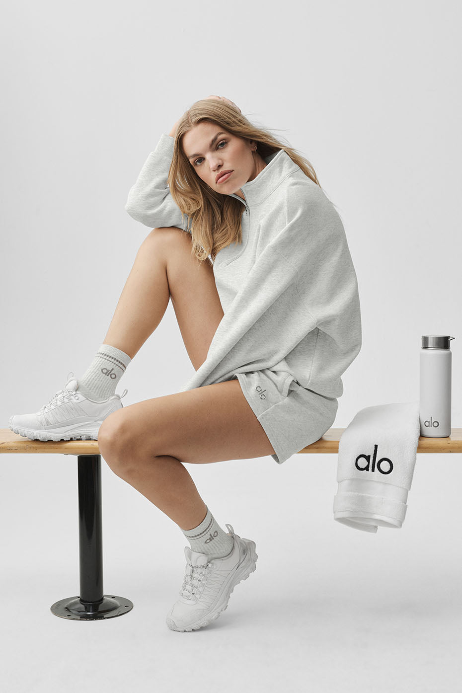 Alo Yoga Unisex Half-Crew Throwback Sock - White Heather/Grey