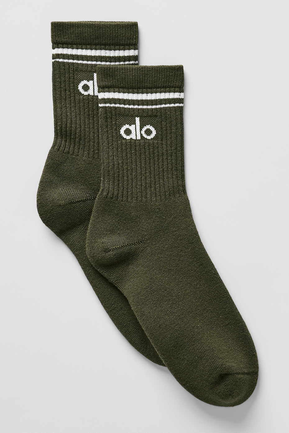 Alo Yoga Unisex Half-Crew Throwback Sock - Green Olive/White