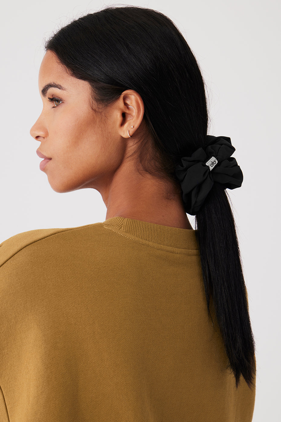 Alo Yoga Bead It Oversized Scrunchie - Black