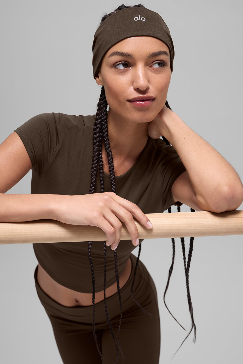 Alo Yoga Performance Conquer Headband - Espresso