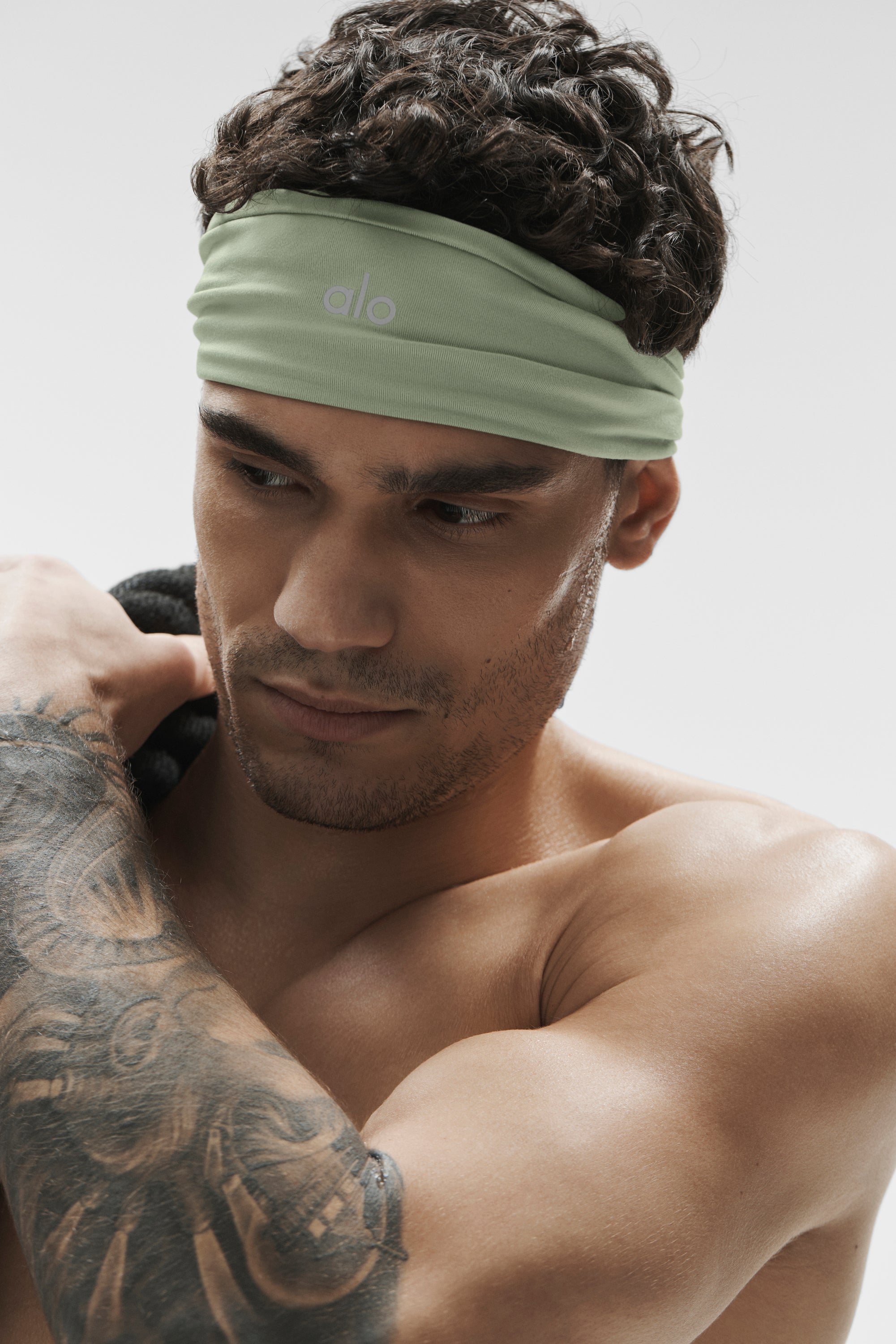 Alo Yoga Performance Conquer Headband - Dune Grass