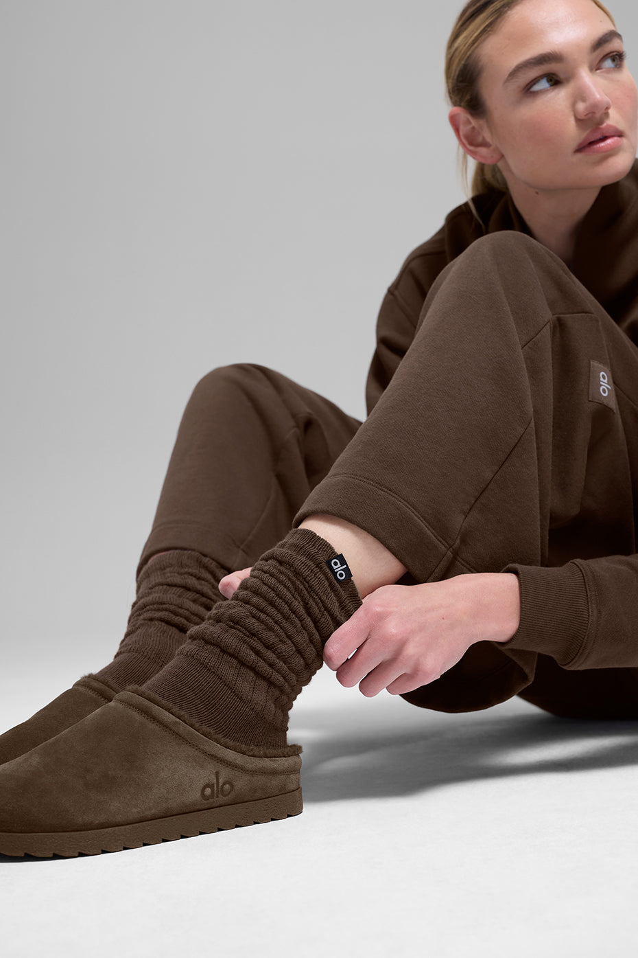 Alo Yoga Unisex Scrunch Sock - Espresso