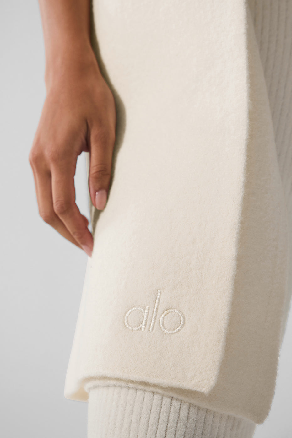 Alo Yoga Merino Wool Oversized Scarf - Ivory