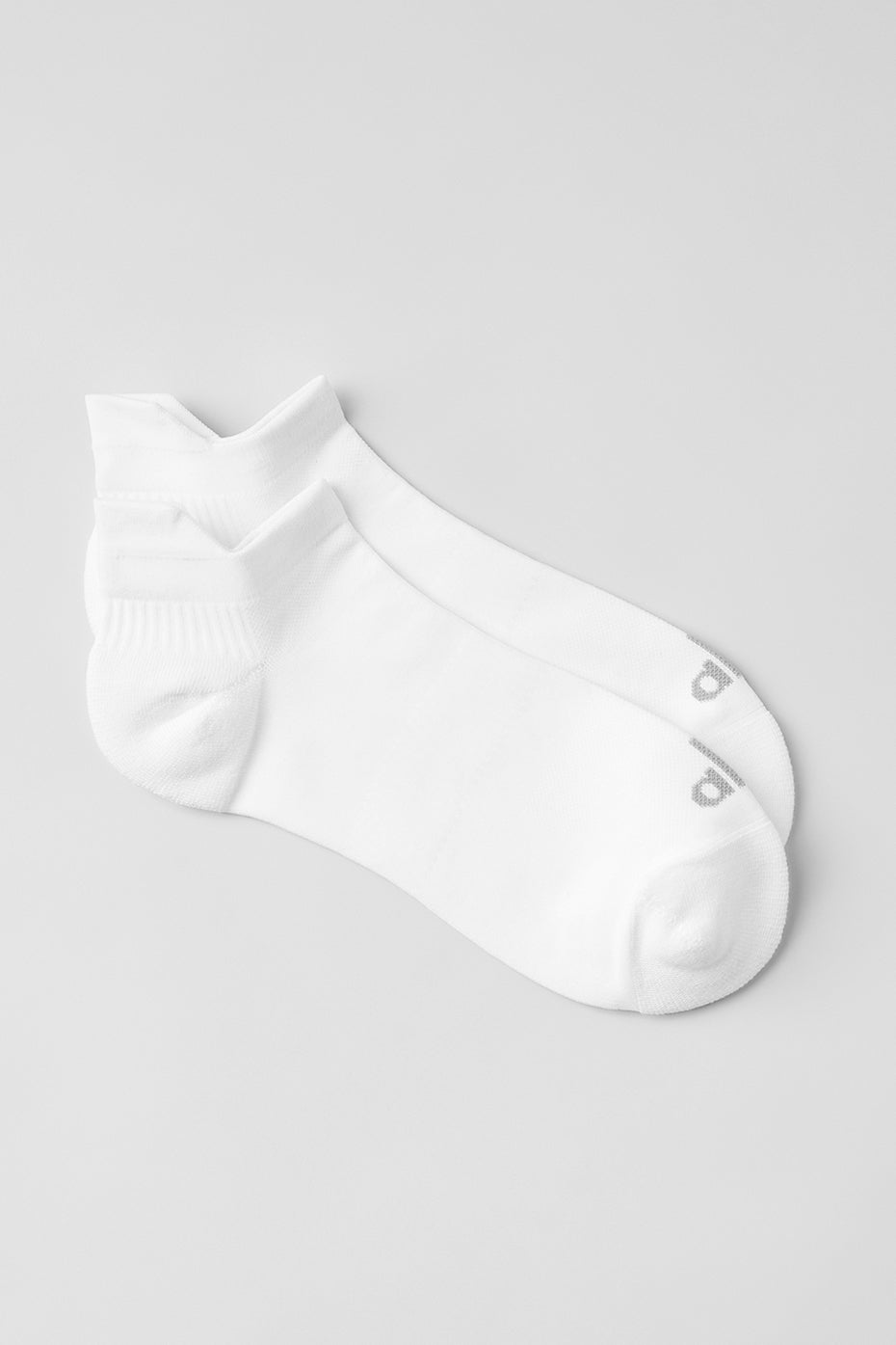 Alo Yoga Unisex Performance Tab Sock - White/Titanium
