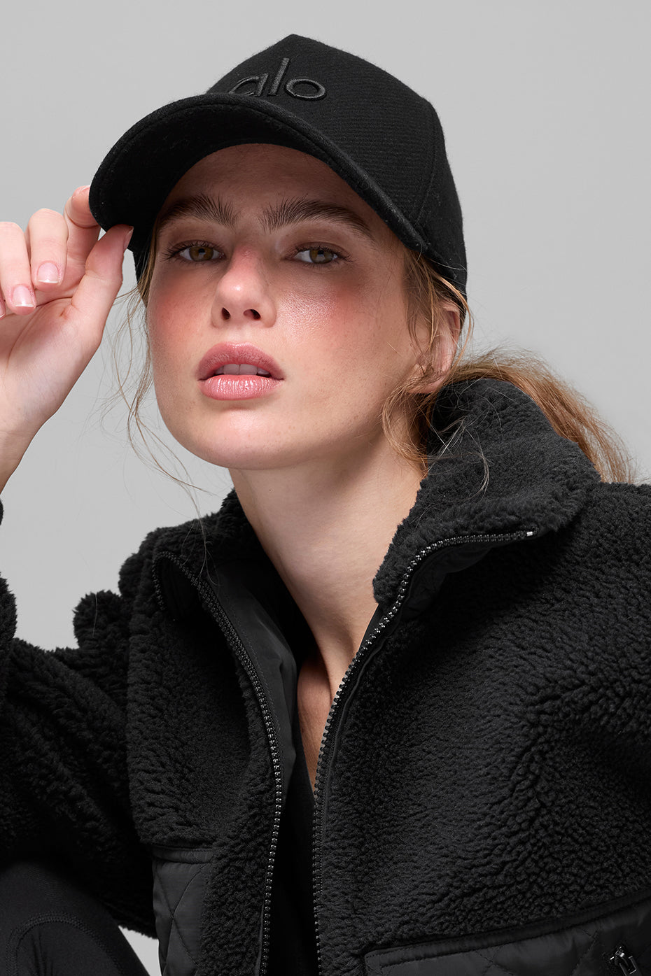 Alo Yoga Wool Blend District Trucker Hat - Black