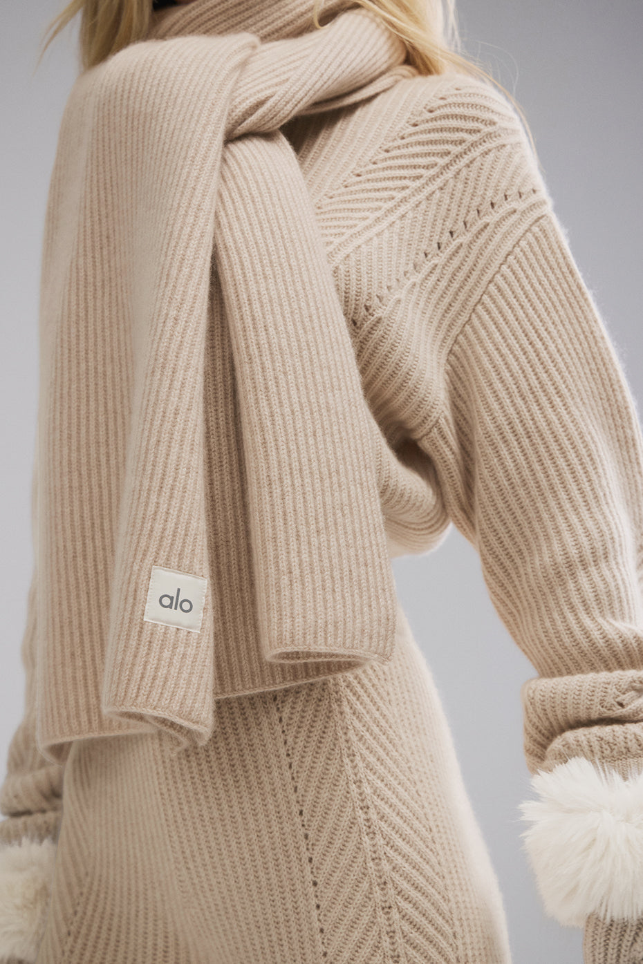 Alo Yoga Courchevel Cashmere Scarf - Birch Heather