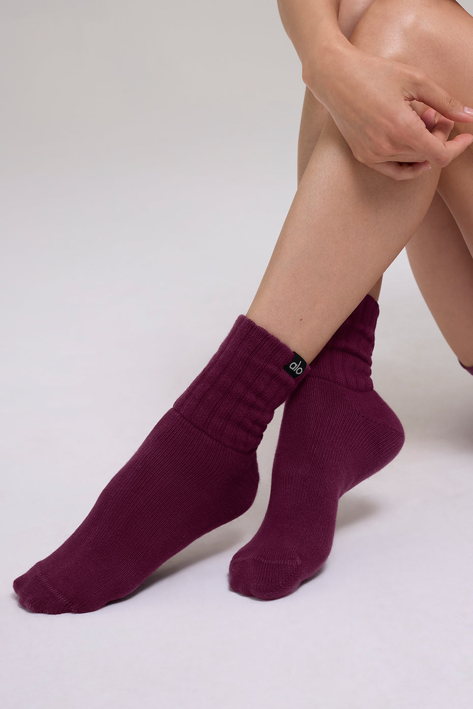 Alo Yoga Unisex Half-Crew Scrunch Sock - Burgundy