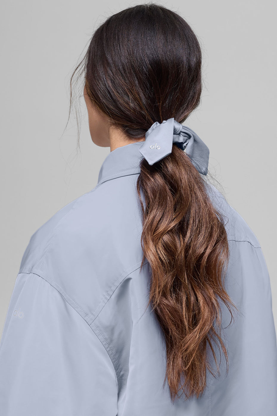 Alo Yoga Airlift Rhythm Scrunchie - Winter Frost