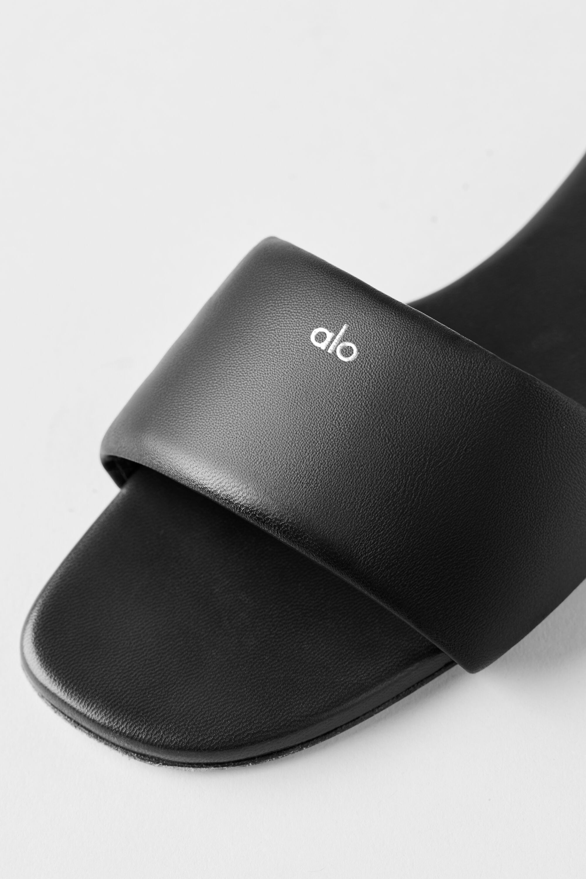 Alo Yoga ALO Classico Sandal - Black