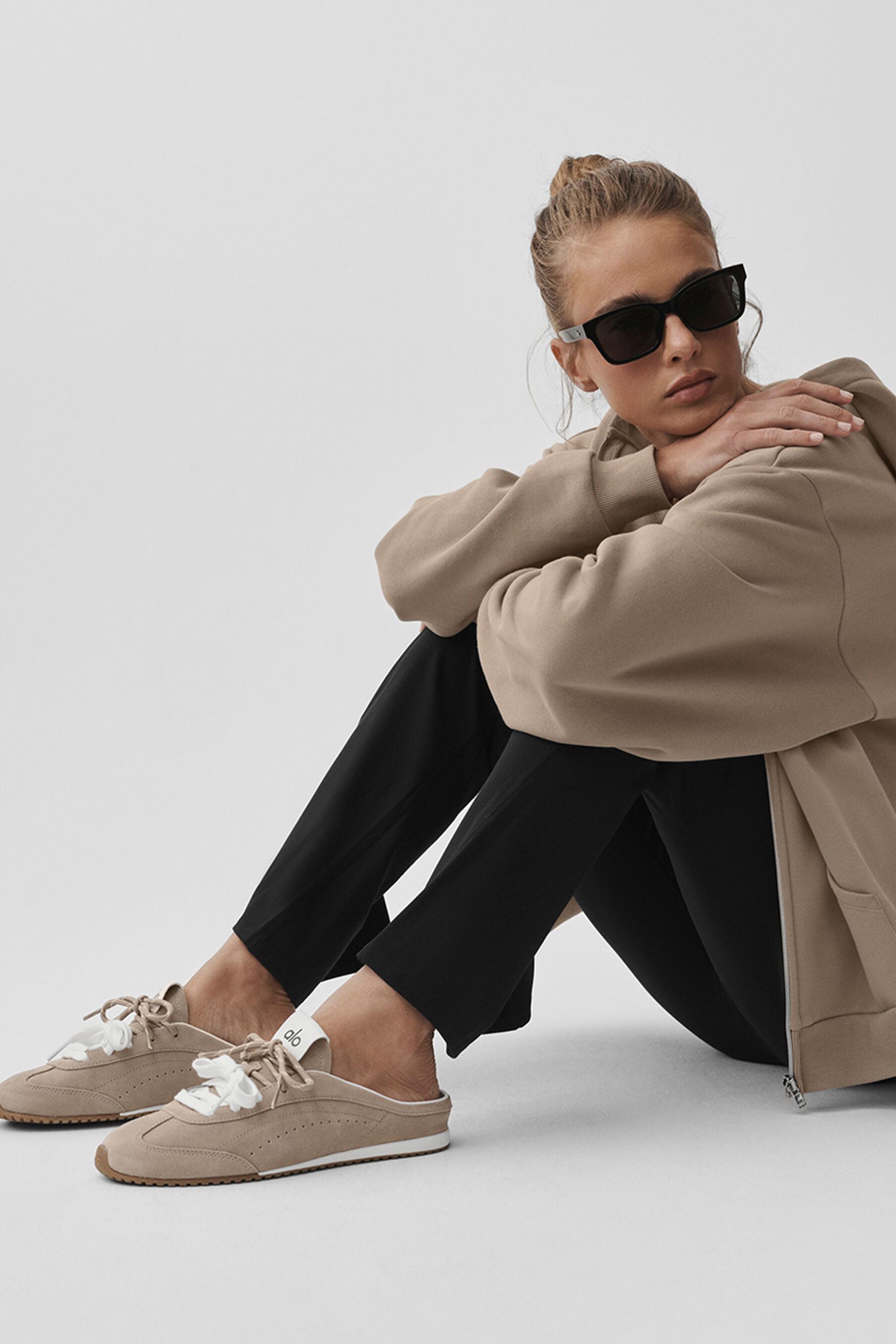 Alo Yoga ALO Sunset Sneaker Mule - Gravel
