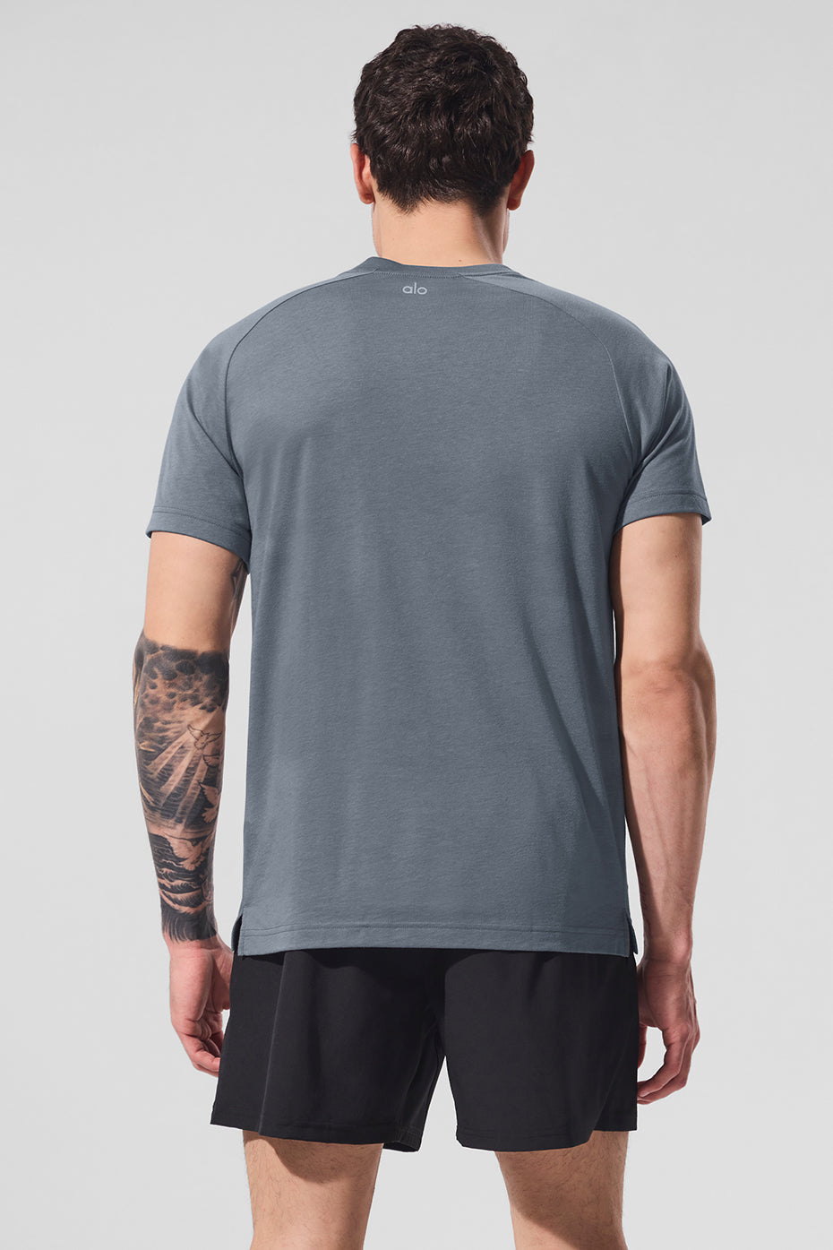 Alo Yoga Triumph Raglan Tee - Steel Grey