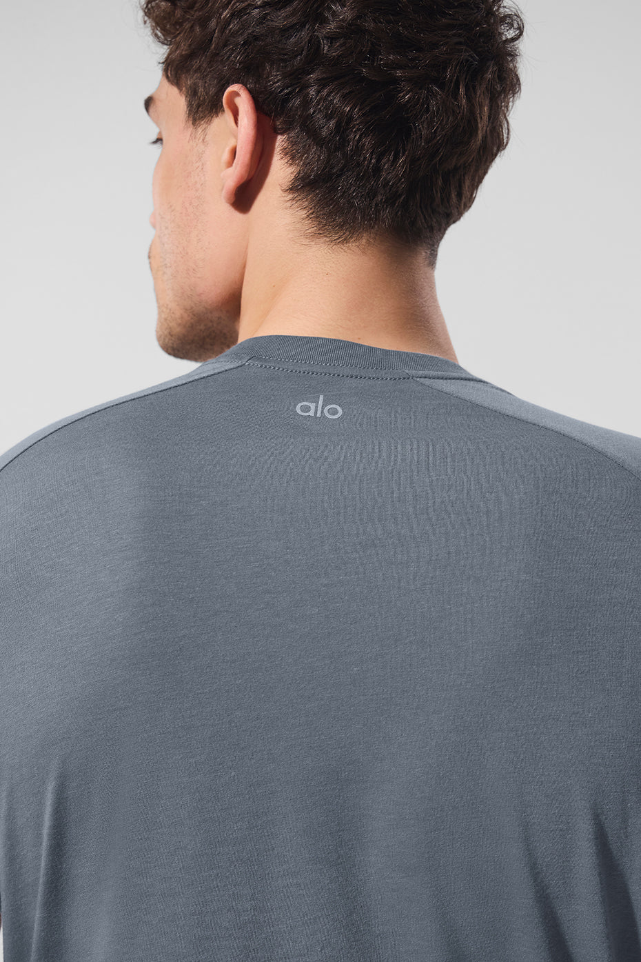 Alo Yoga Triumph Raglan Tee - Steel Grey