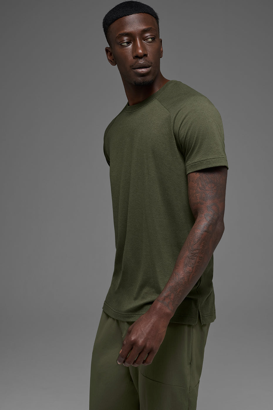 Alo Yoga Triumph Raglan Tee - Green Olive