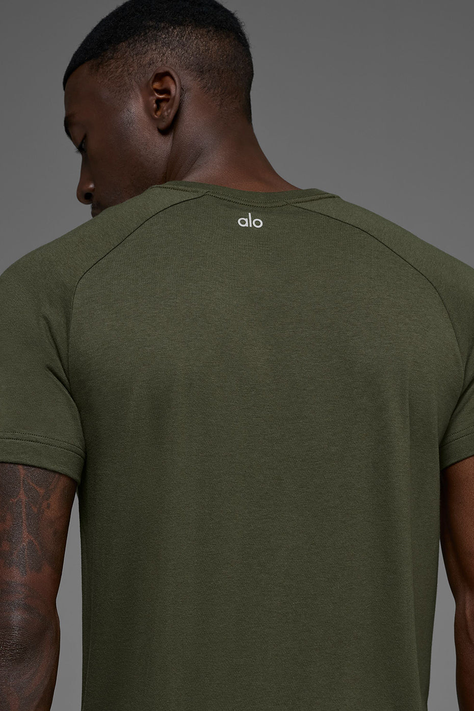 Alo Yoga Triumph Raglan Tee - Green Olive