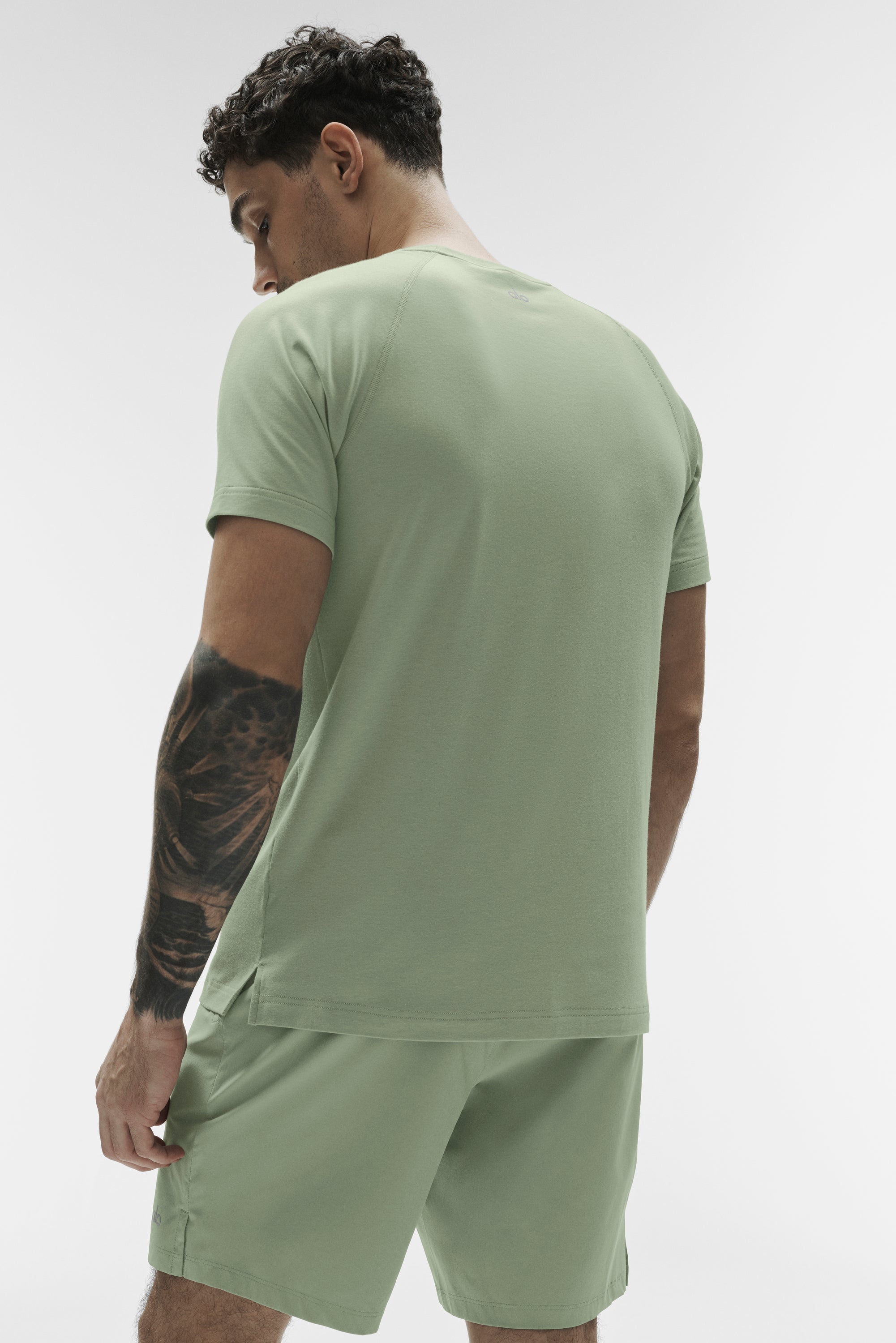 Alo Yoga ALO Vapor Crewneck Short Sleeve - Dune Grass