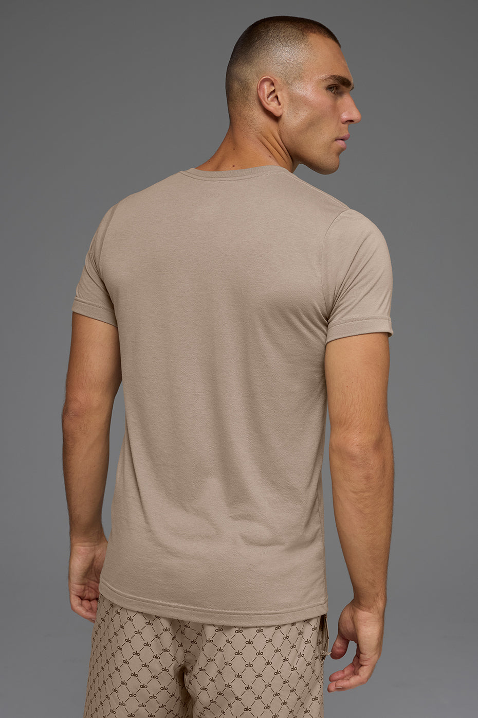 Alo Yoga Triumph Tee - Gravel