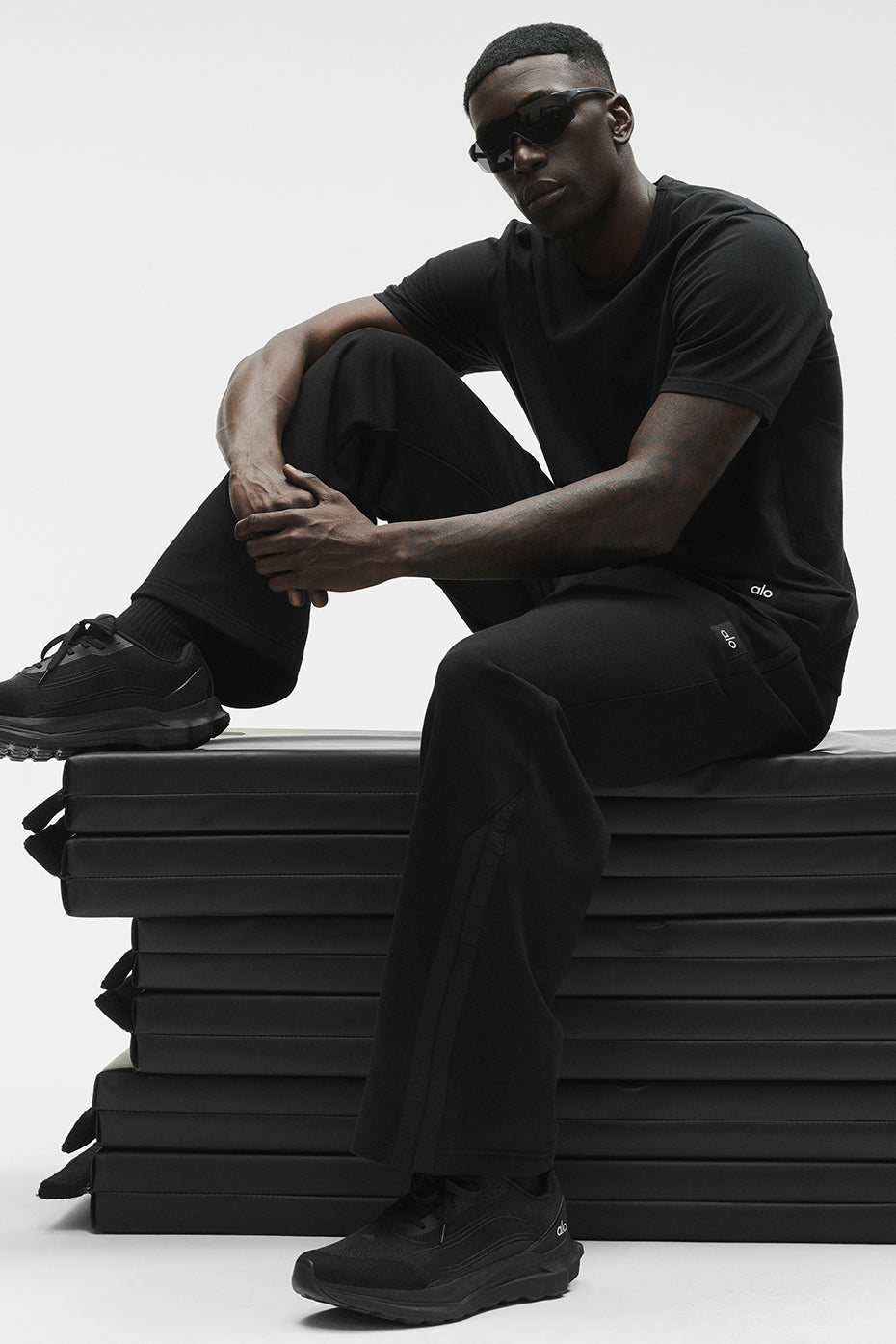 Alo Yoga Essential Short Sleeve Street Tee - Black