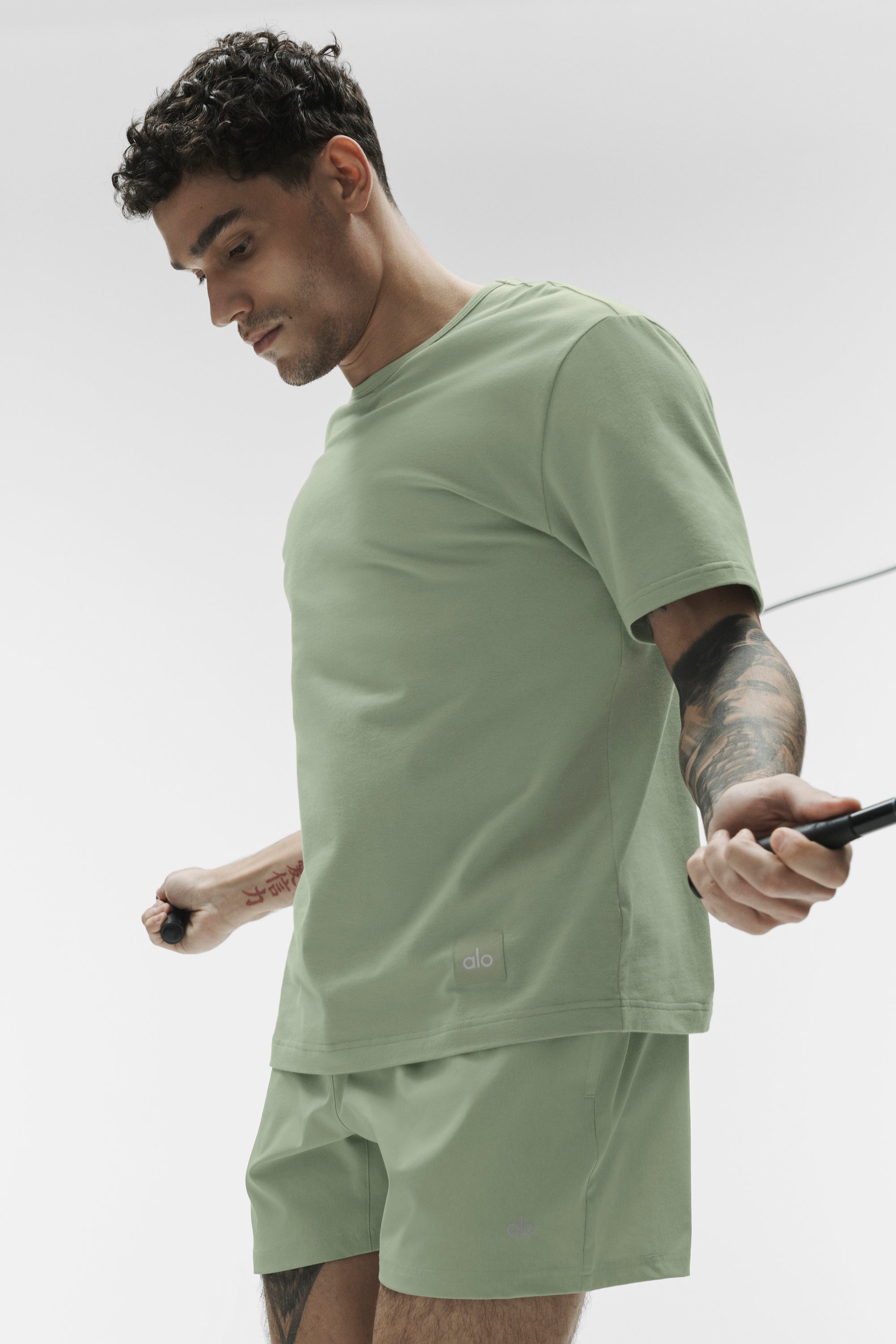 Alo Yoga Street Essential Tee - Dune Grass
