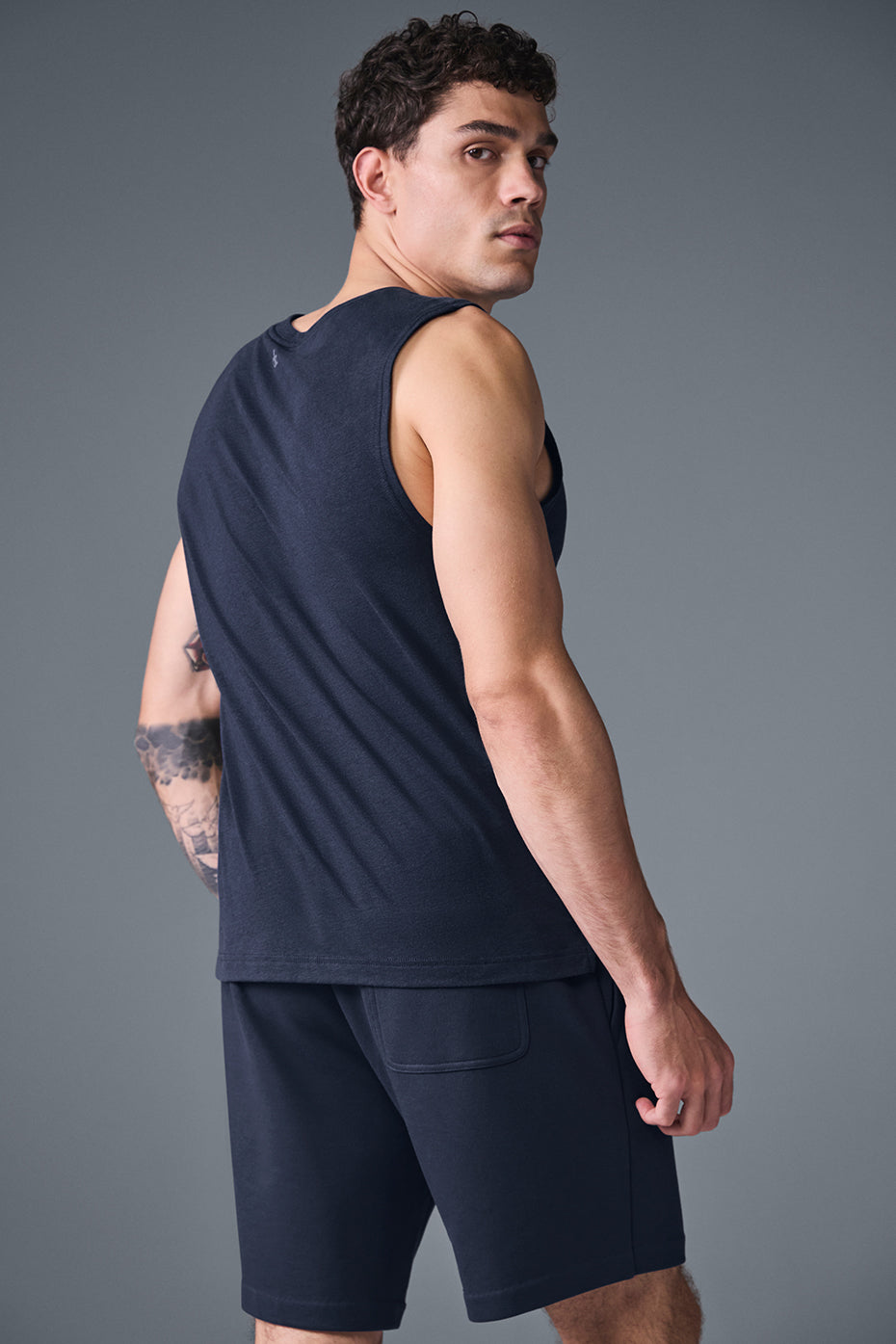 Alo Yoga The Triumph Muscle Tank - Navy