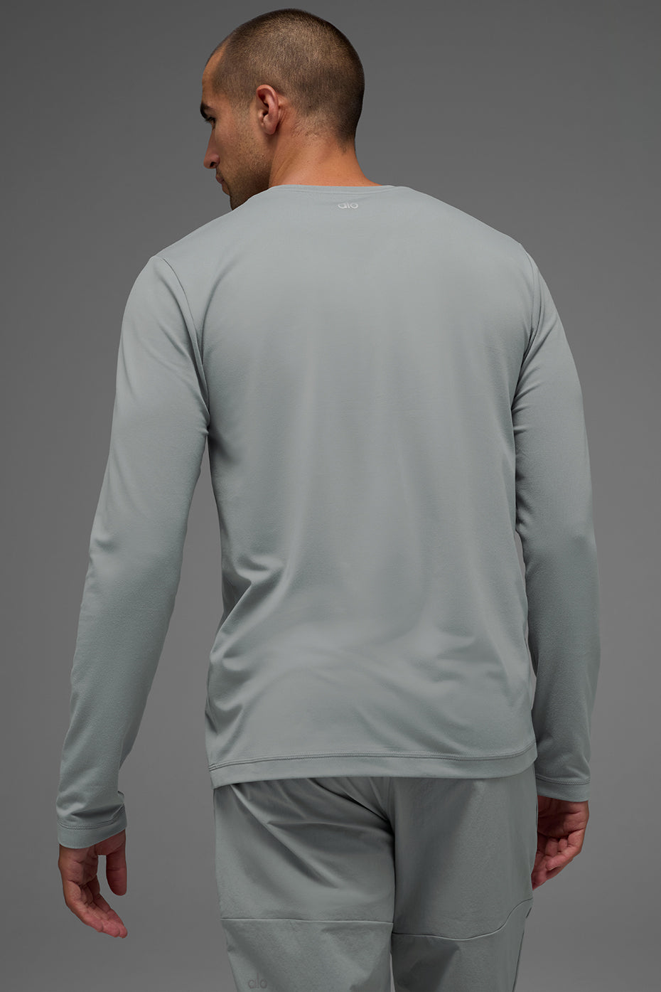 Alo Yoga Conquer Reform Crewneck Long Sleeve - Lunar Grey
