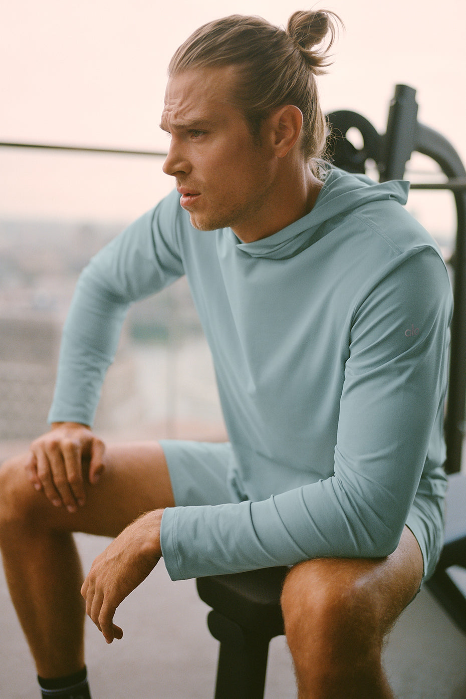 Alo Yoga Conquer Reform Long Sleeve With Hood - Desert Sage